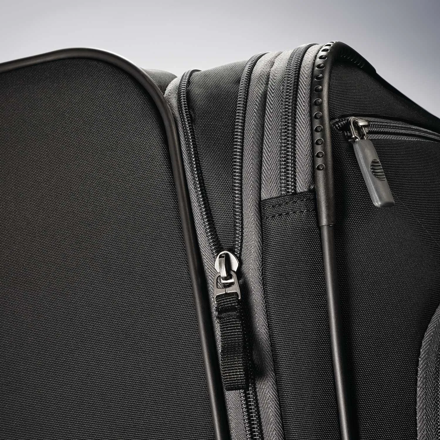American Tourister 4 KIX 28" 4-Wheel Large Luggage