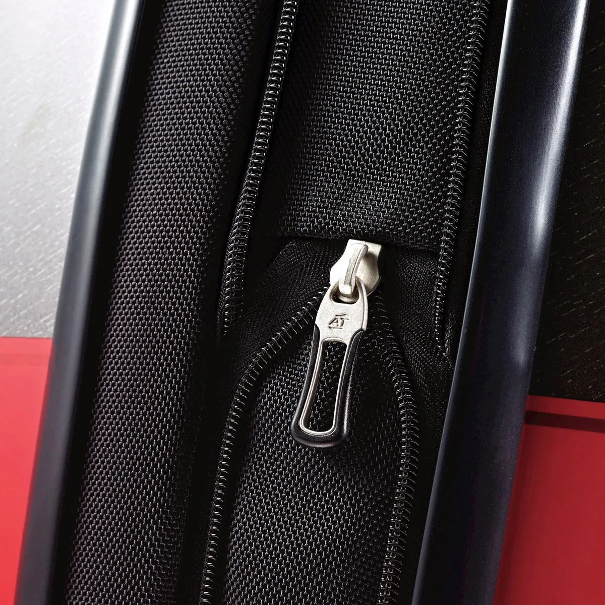 American Tourister Disney Mickey Mouse 21" Hardside Spinner