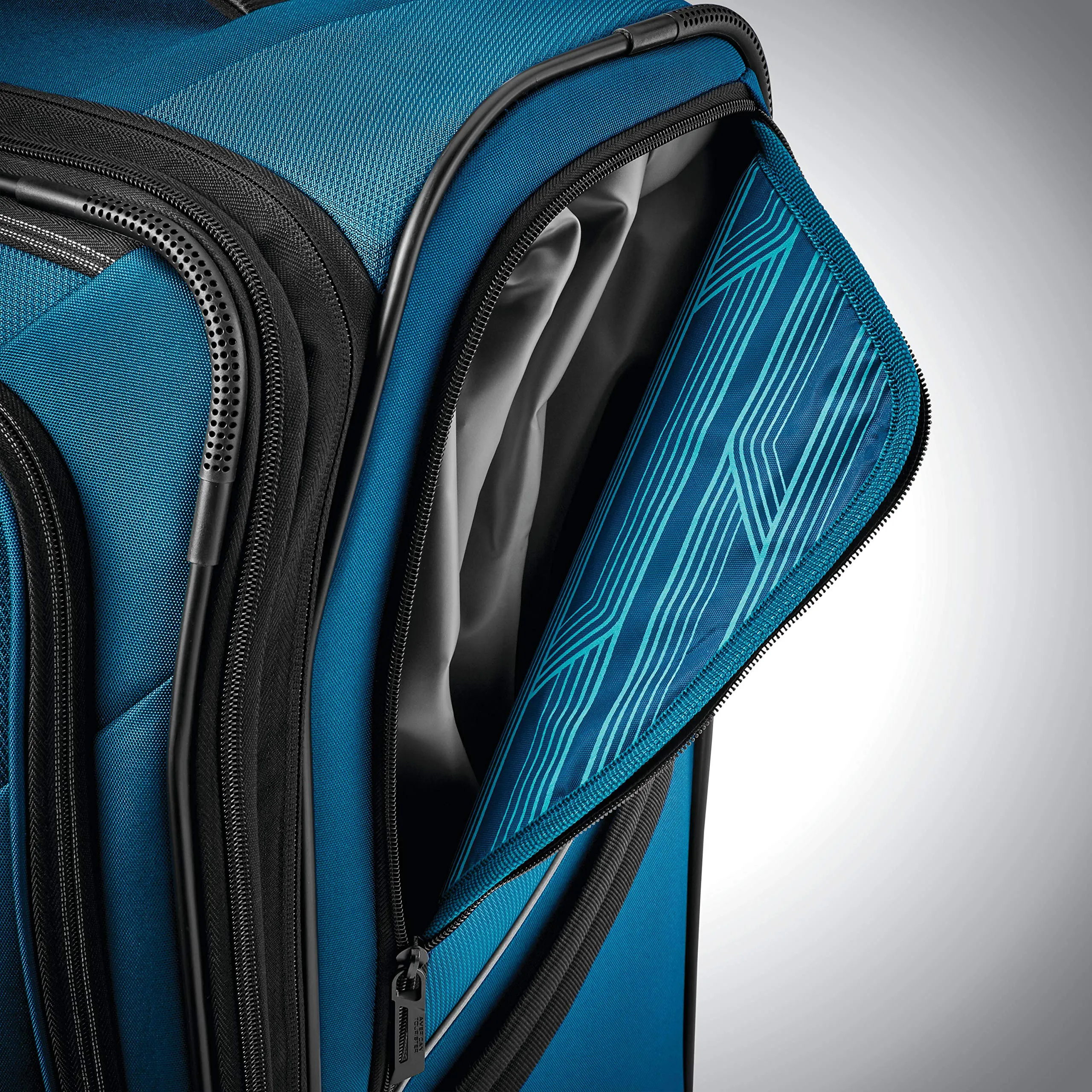 American Tourister Zoom Turbo 28" 4-Wheel Large Luggage