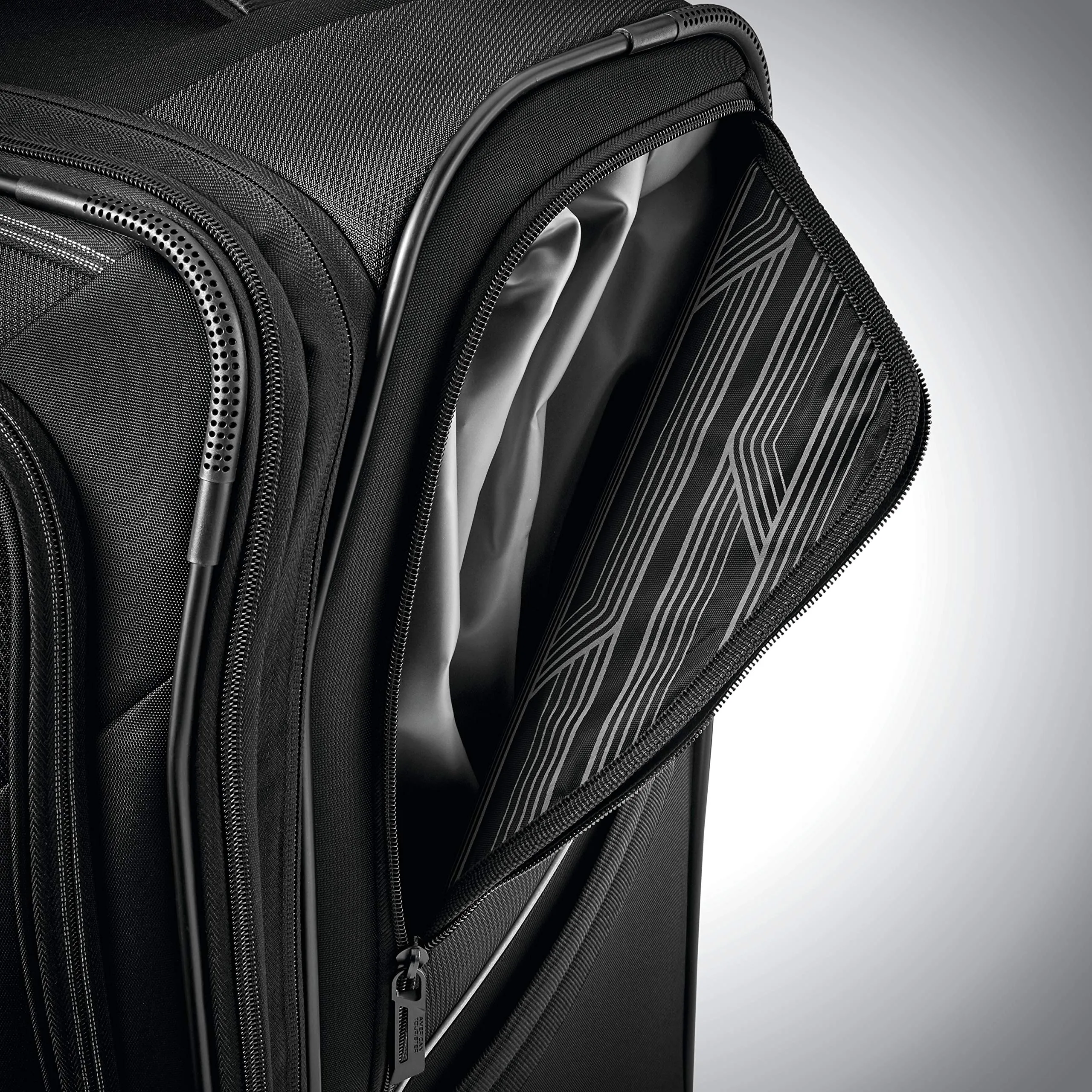 American Tourister Zoom Turbo 28" 4-Wheel Large Luggage