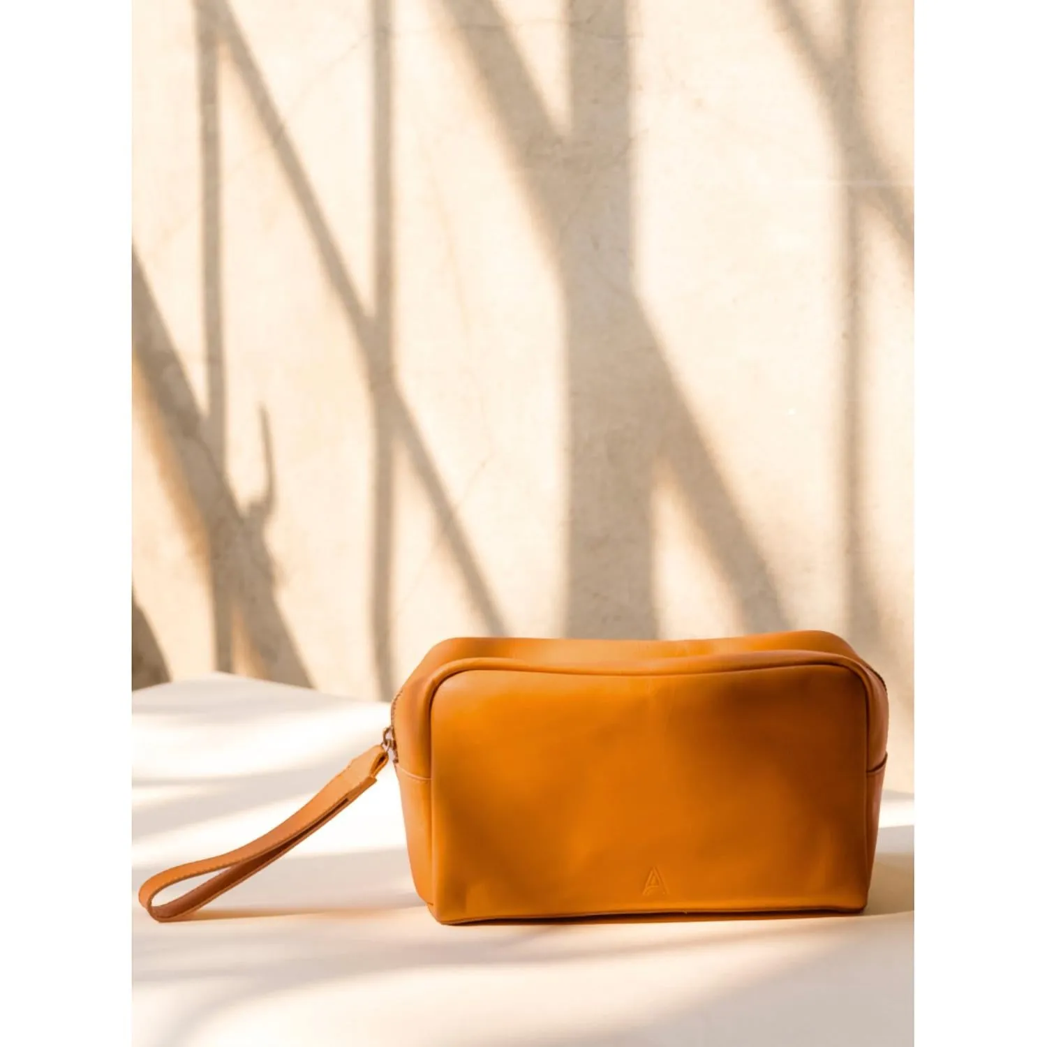 Avery Dopp Kit In Cognbac