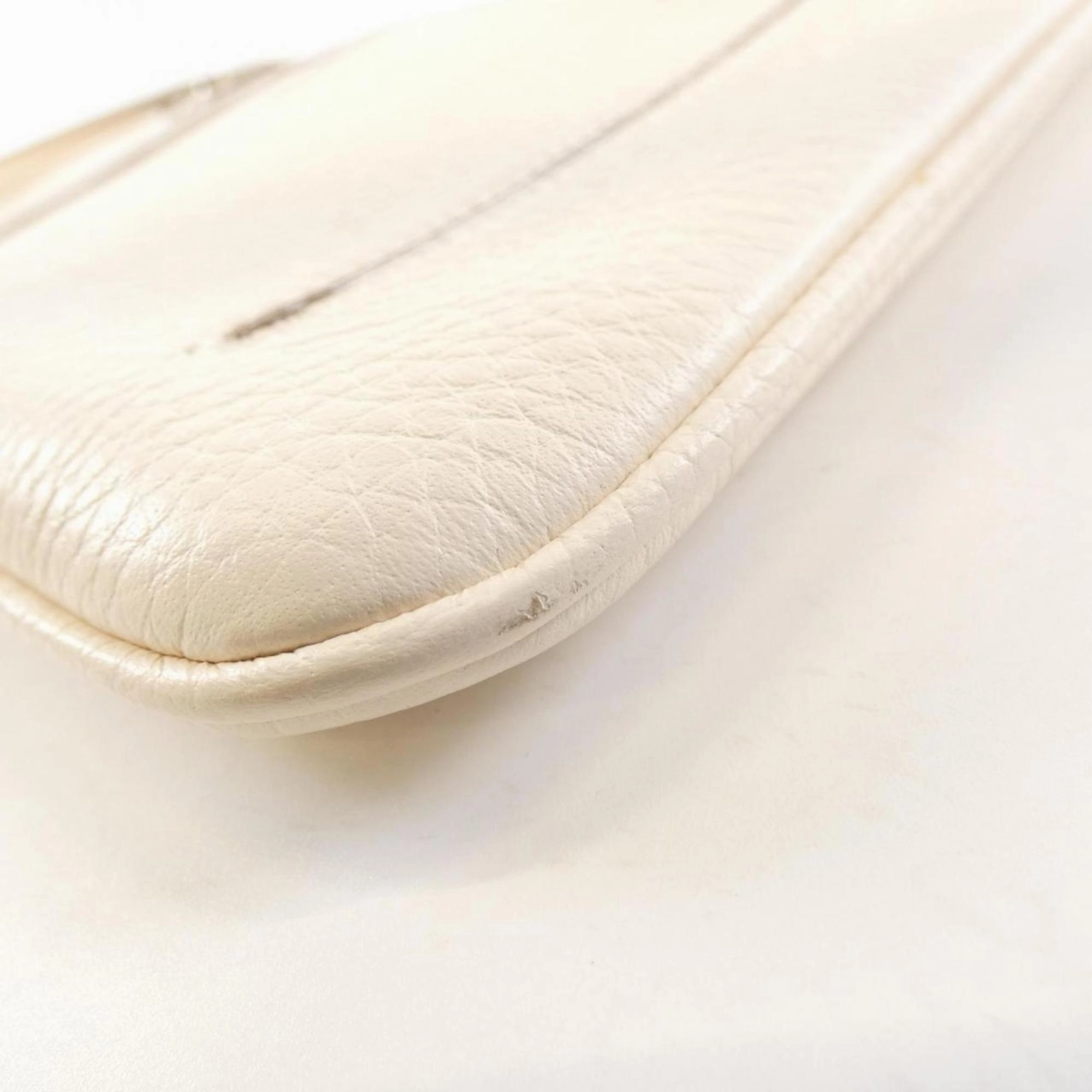 Bally Leather Handbag (Pre-Owned)