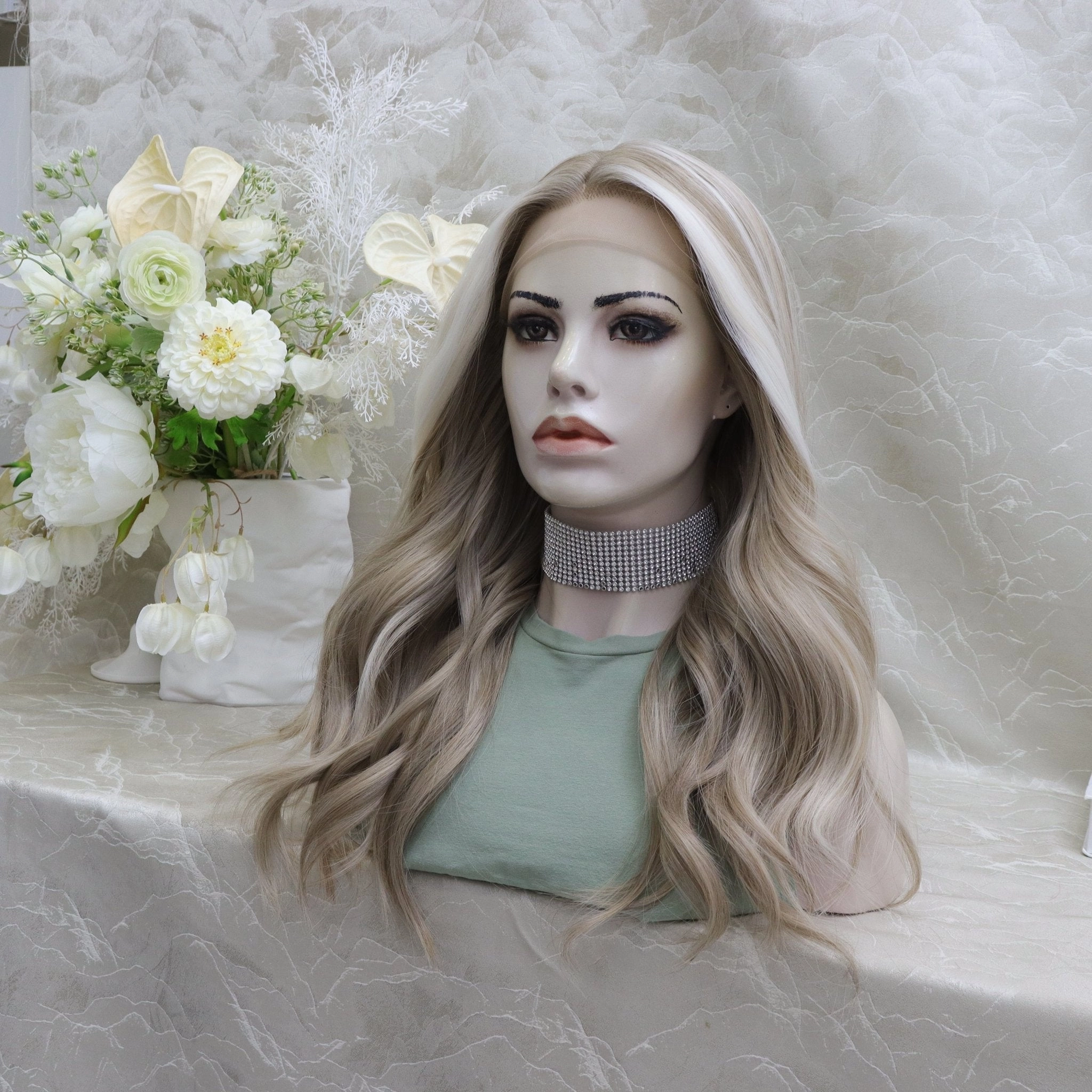 Brenda Collection-Lona ash blonde with big highlights Tpart lace front glue less TK112-2418
