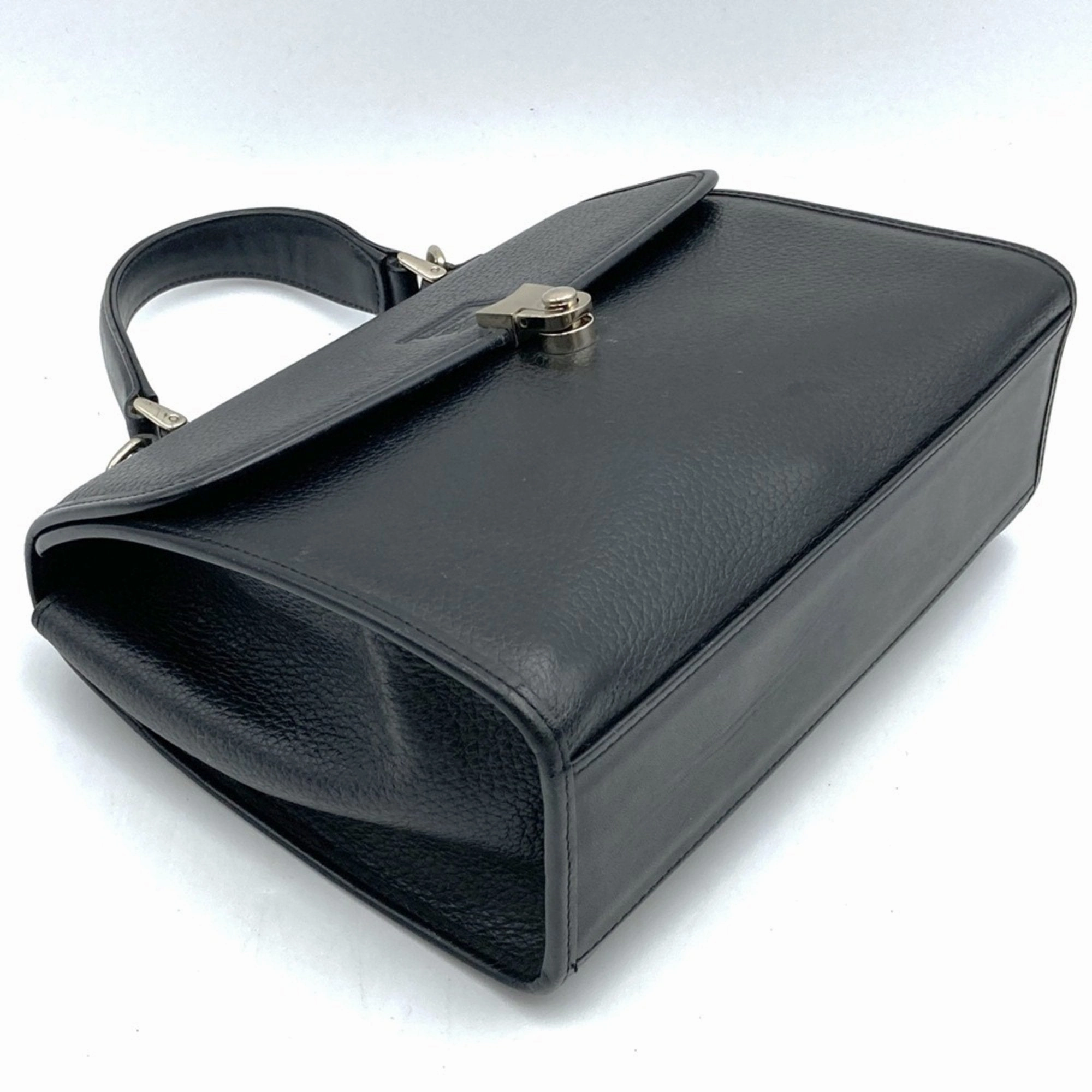 Burberry Burberrys Leather Handbag (Pre-Owned)