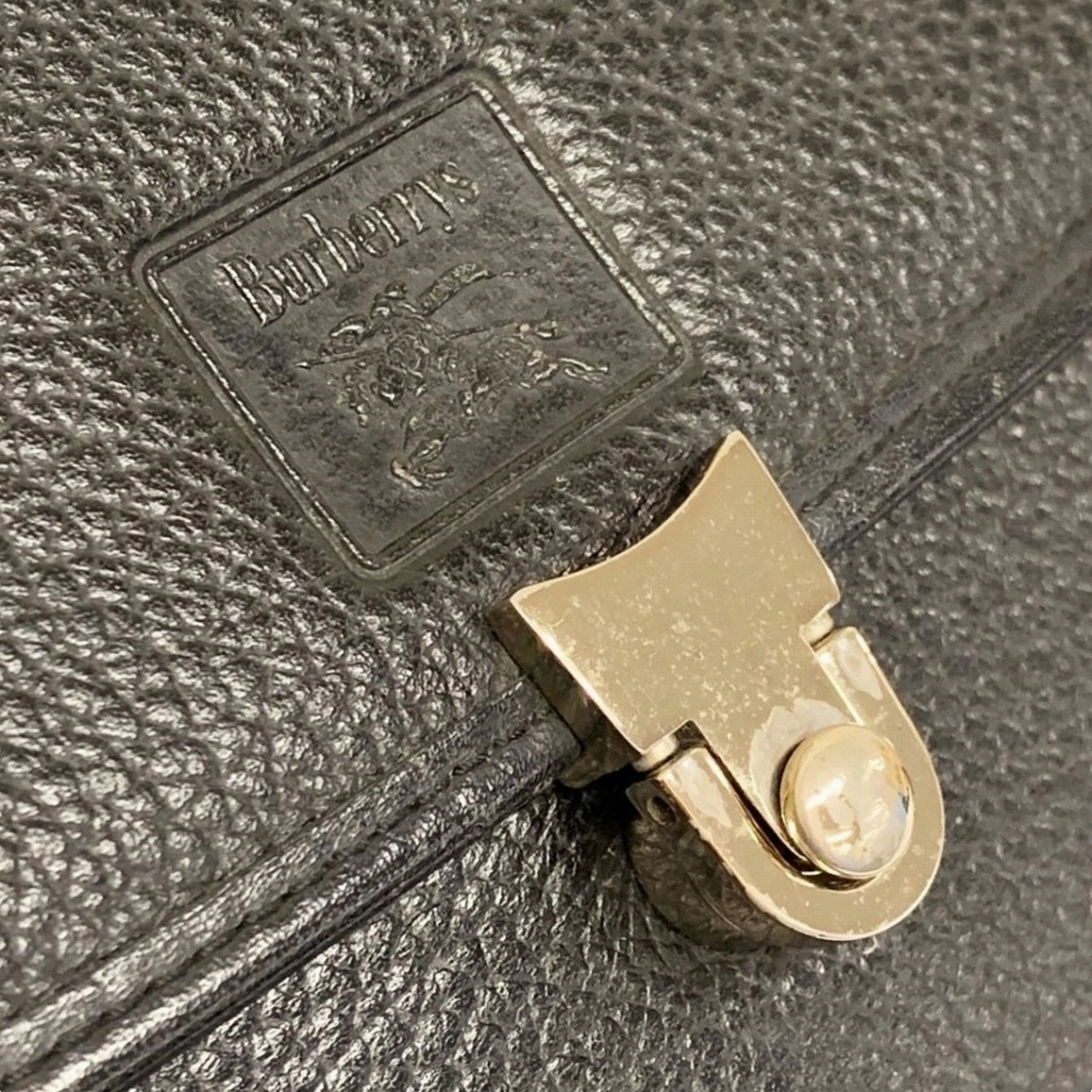 Burberry Burberrys Leather Handbag (Pre-Owned)