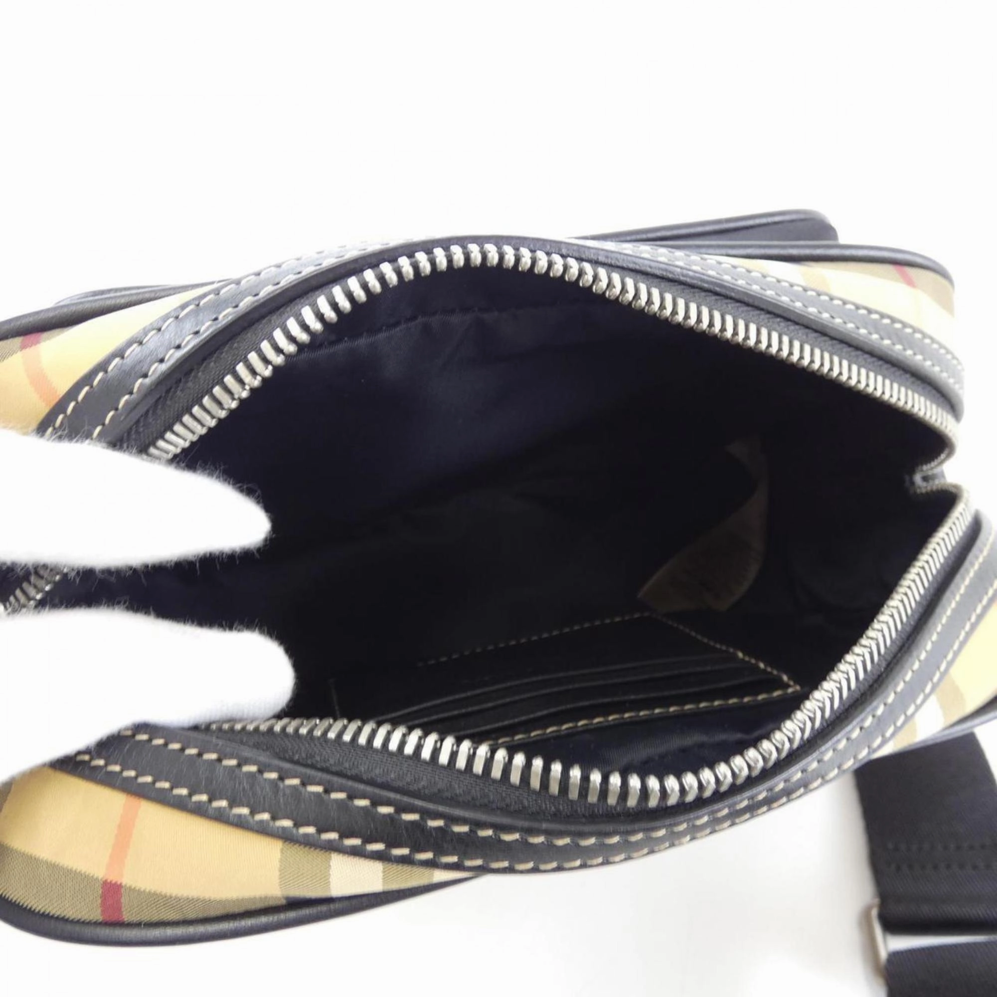 Burberry Handbag (Pre-Owned)