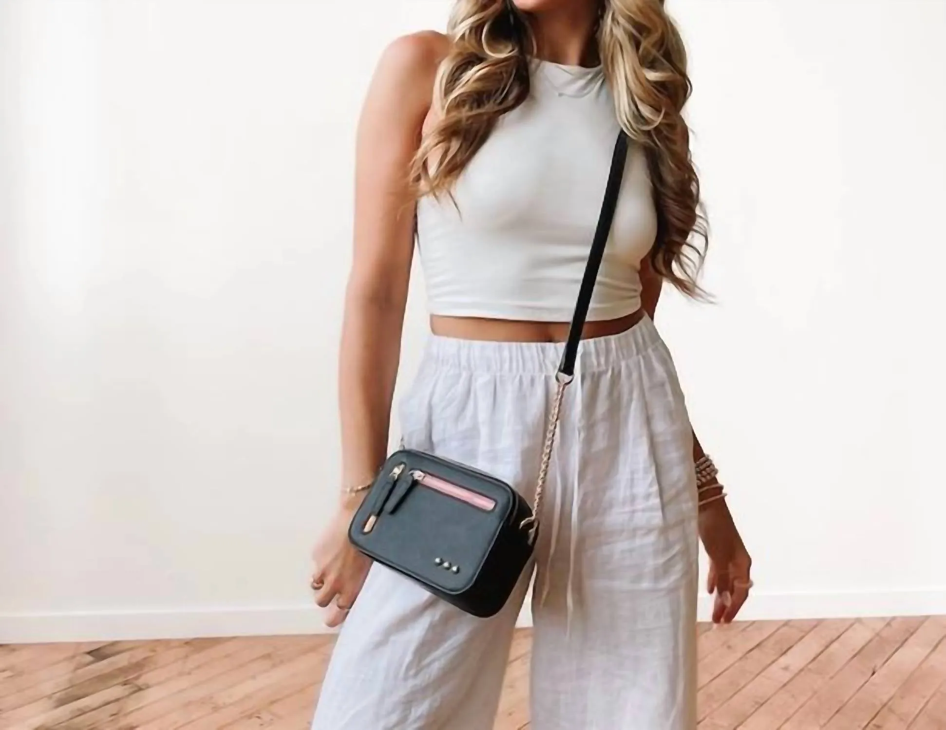 Chain Crossbody Bag In Black