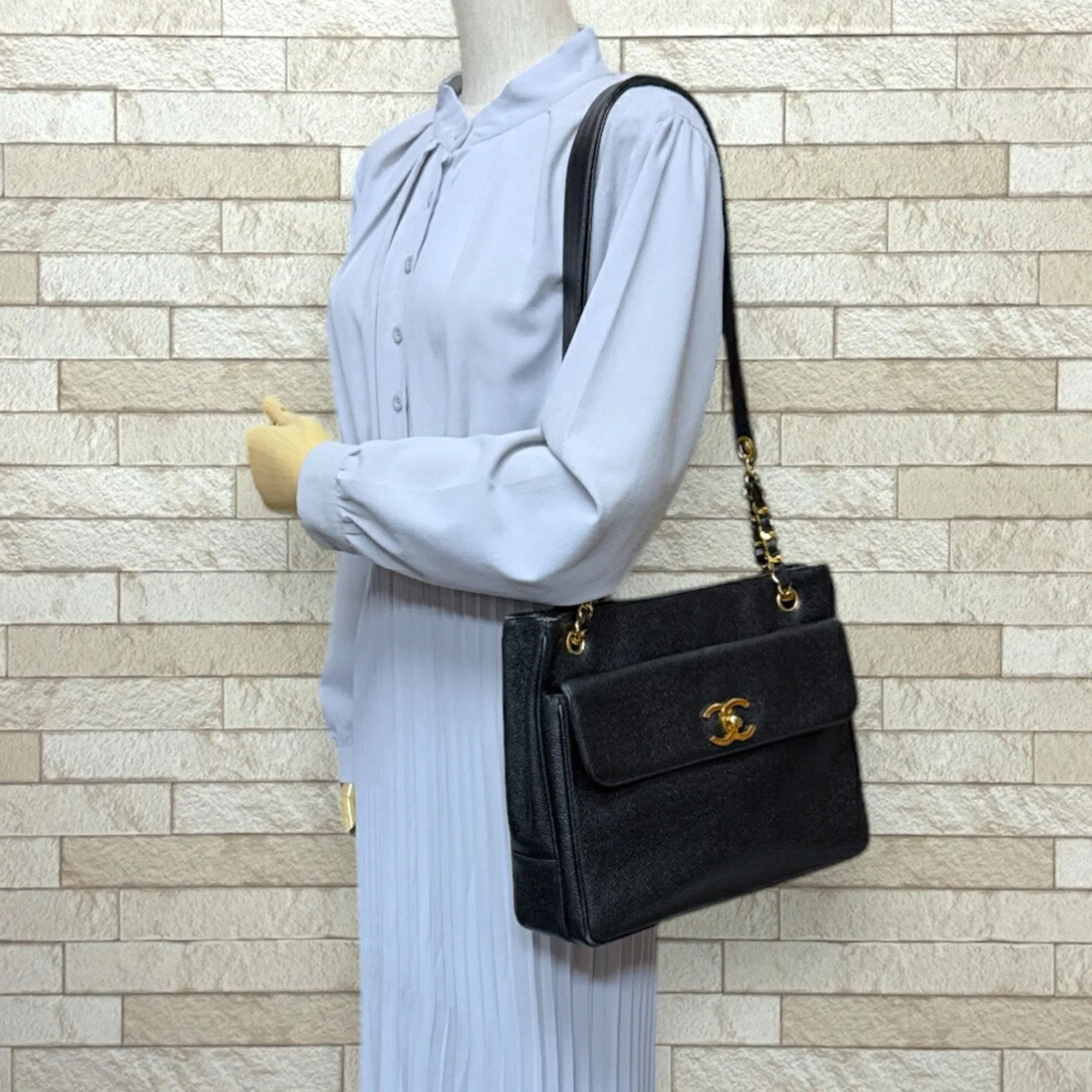 Chanel Grained Calfskin Tote Bag (Pre-Owned)