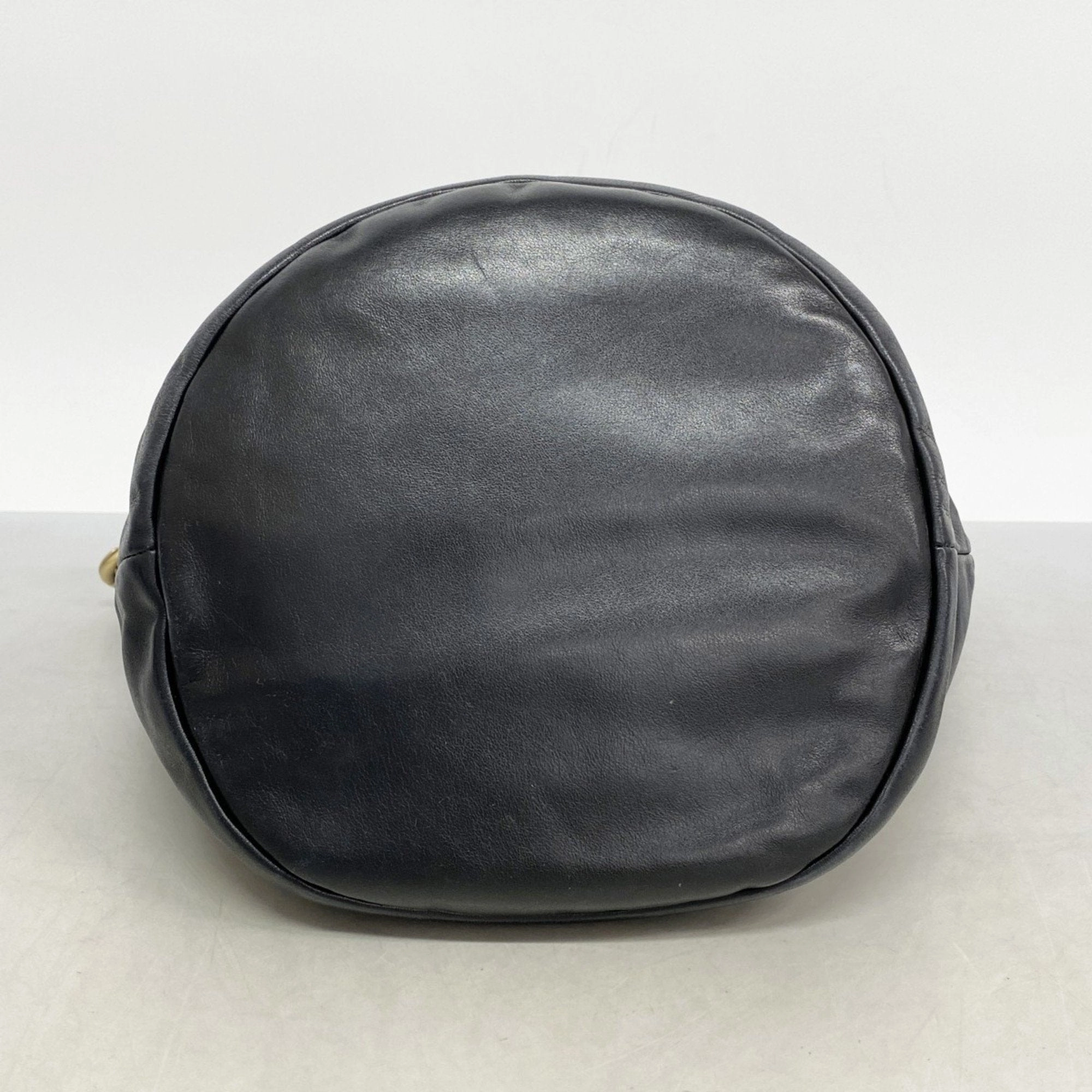 Chanel Leather Handbag (Pre-Owned)