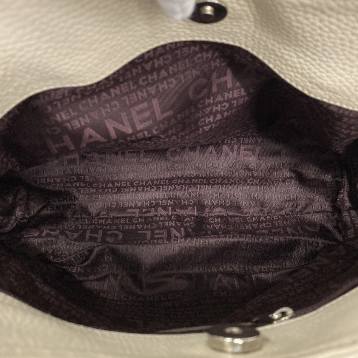Chanel Leather Handbag (Pre-Owned)