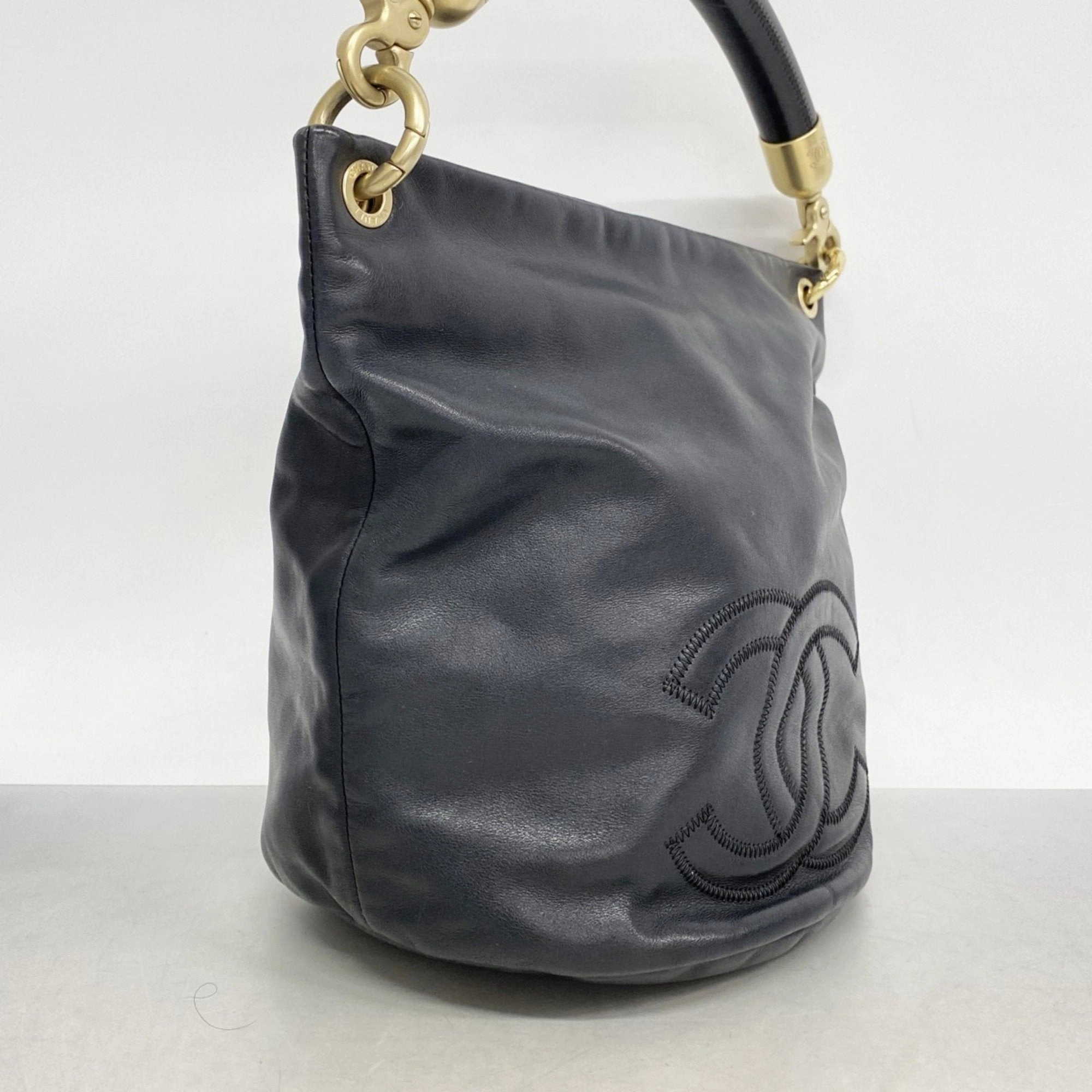 Chanel Leather Handbag (Pre-Owned)