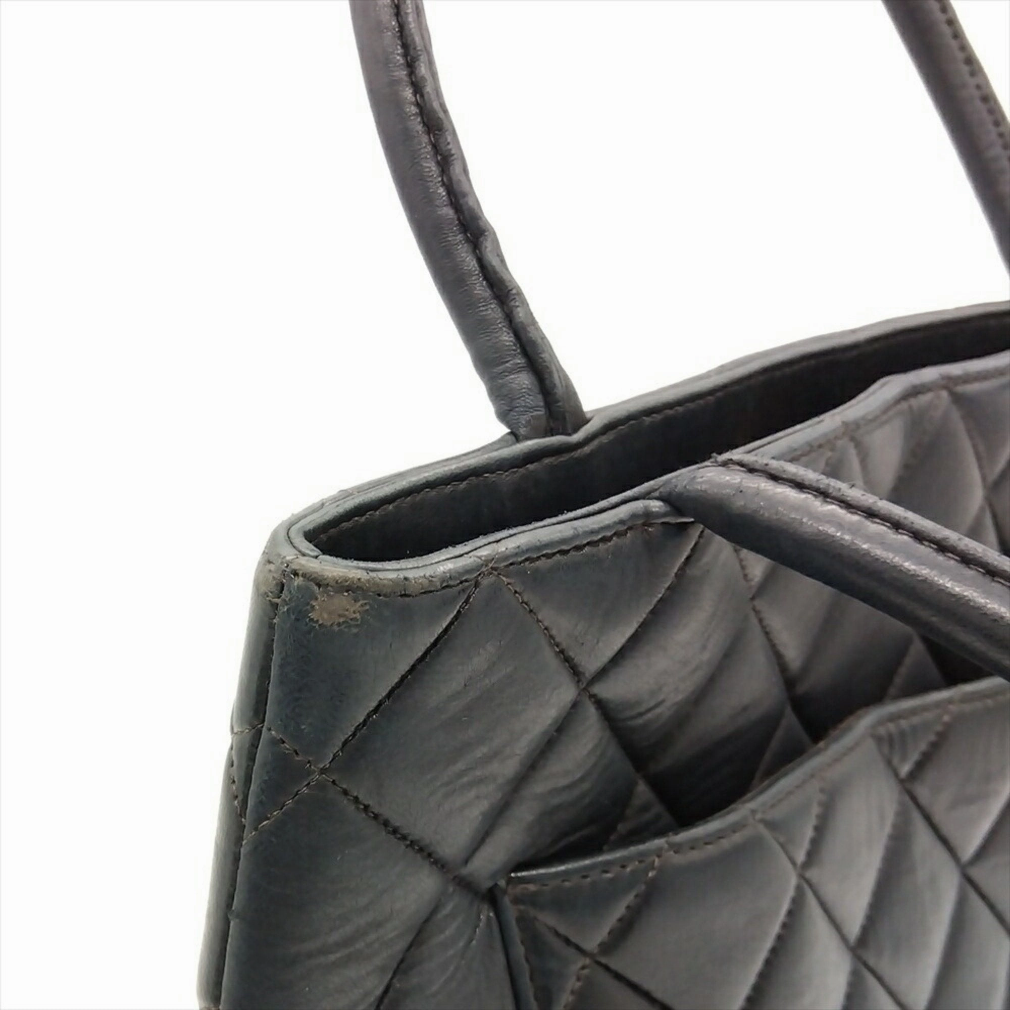 Chanel Leather Handbag (Pre-Owned)