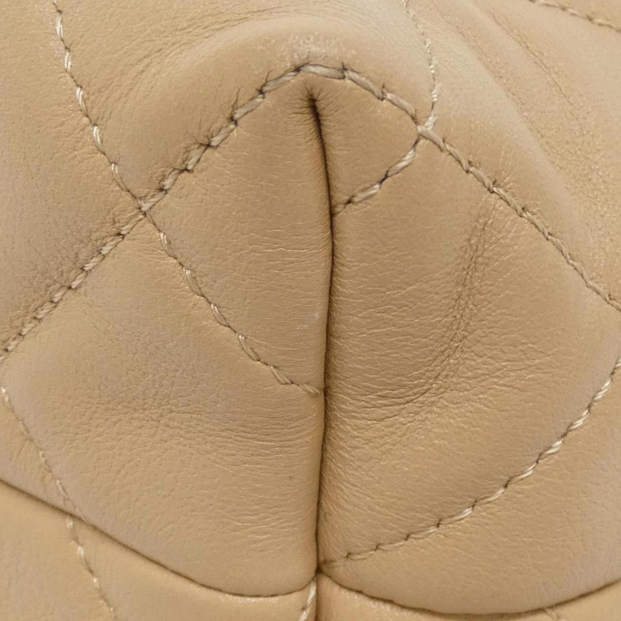 Chanel Leather Handbag (Pre-Owned)