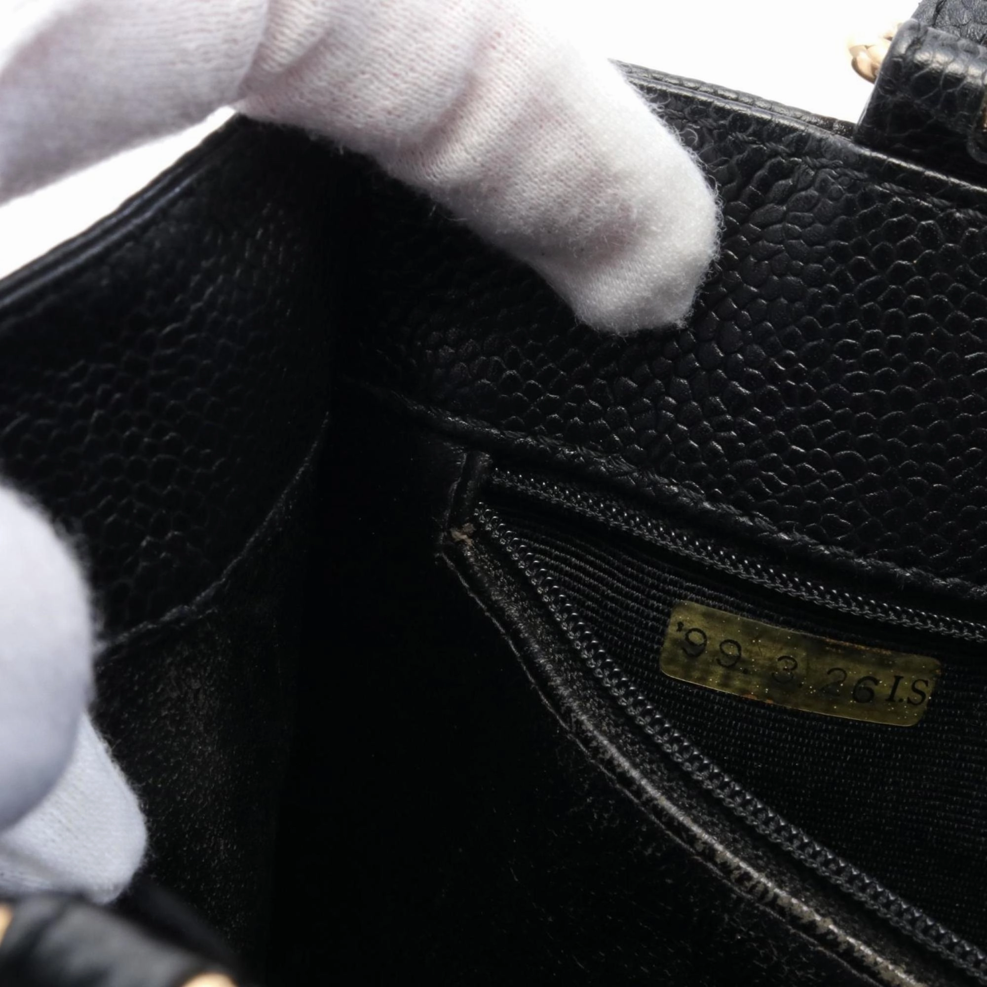 Chanel Leather Handbag (Pre-Owned)