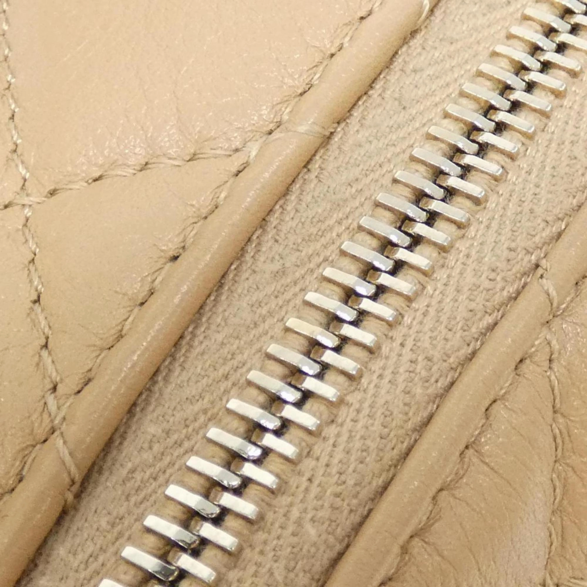 Chanel Leather Handbag (Pre-Owned)