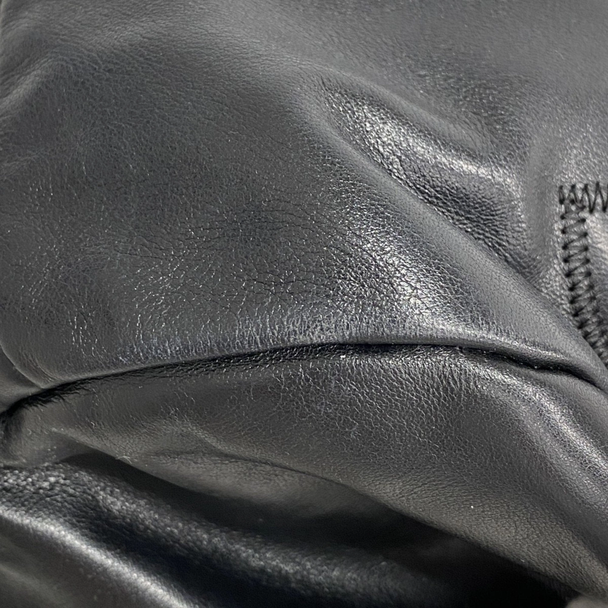 Chanel Leather Handbag (Pre-Owned)