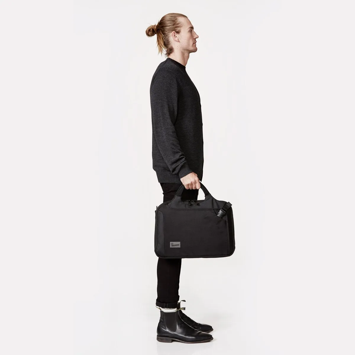 Crumpler Men's The Dry Red 7 Briefcase 9 L Black