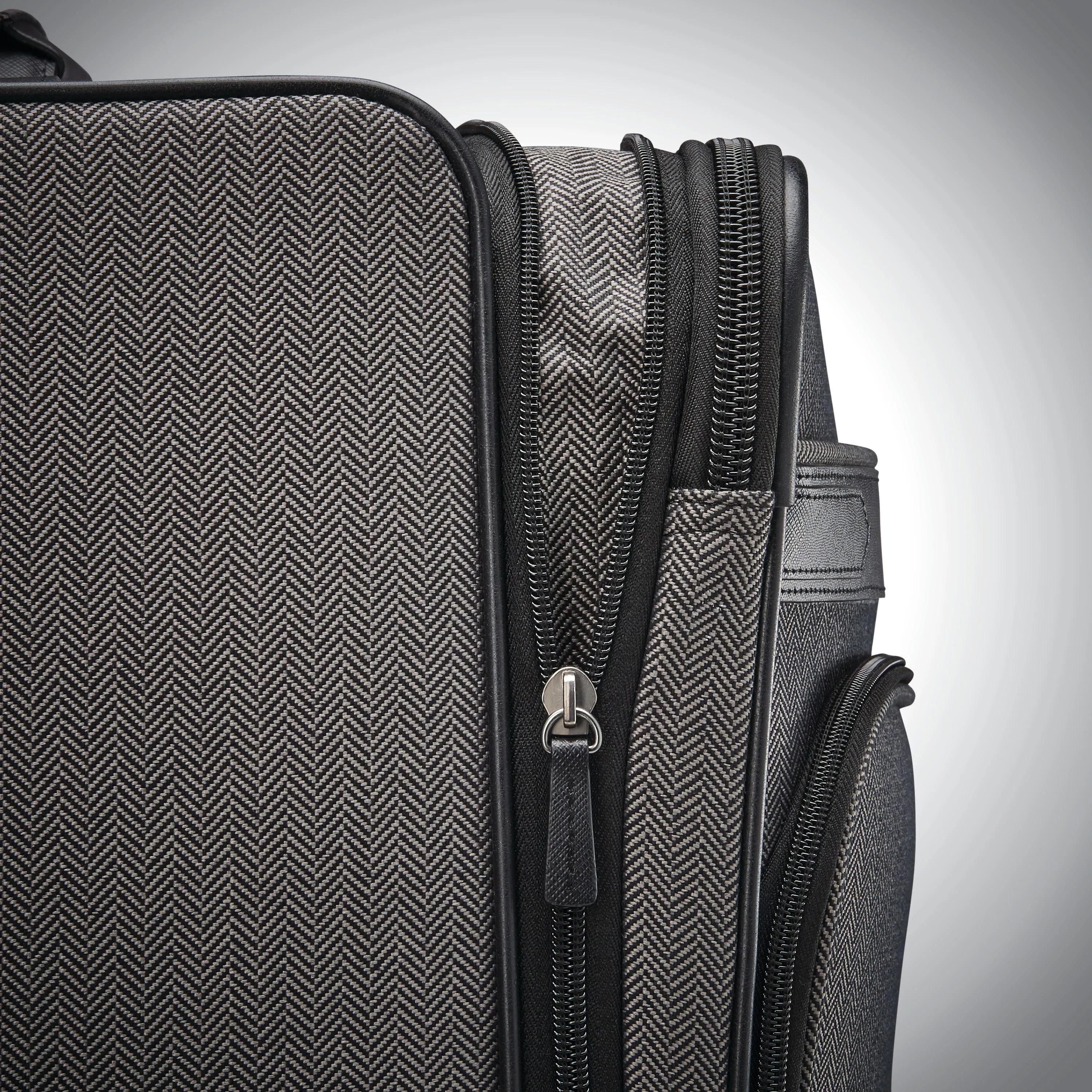 Hartmann Herringbone Deluxe 29" 4-Wheel Large Luggage