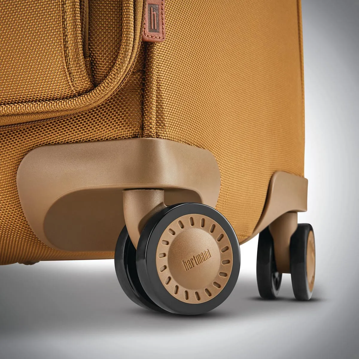 Hartmann Ratio Classic Deluxe 2 Global Carry On Spinner