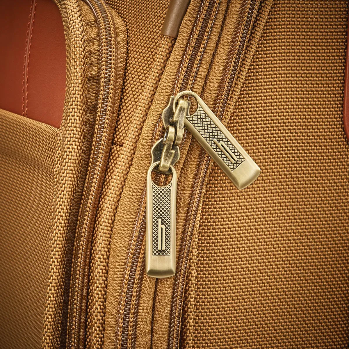 Hartmann Ratio Classic Deluxe 2 Global Carry On Spinner