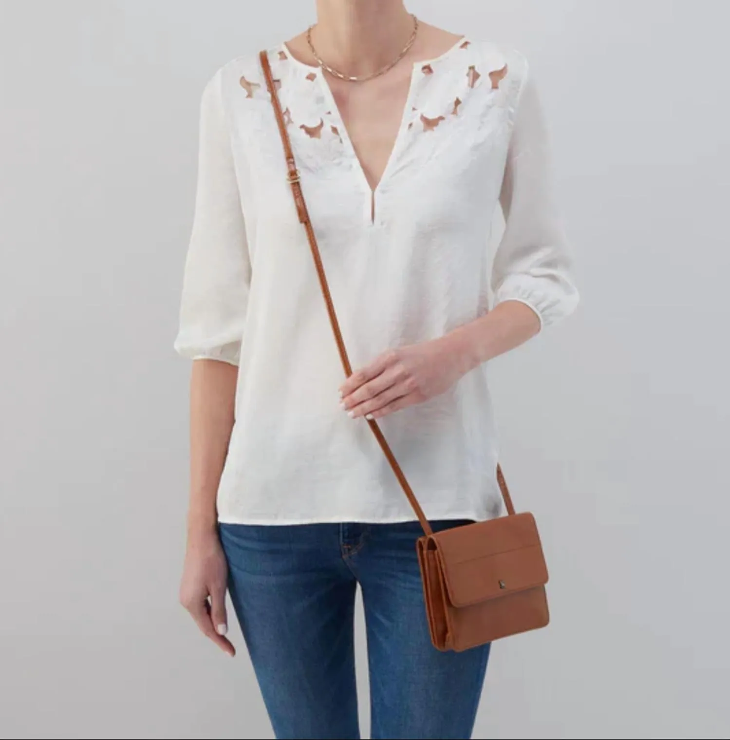Jill Wallet Crossbody In Polished Leather In Truffle