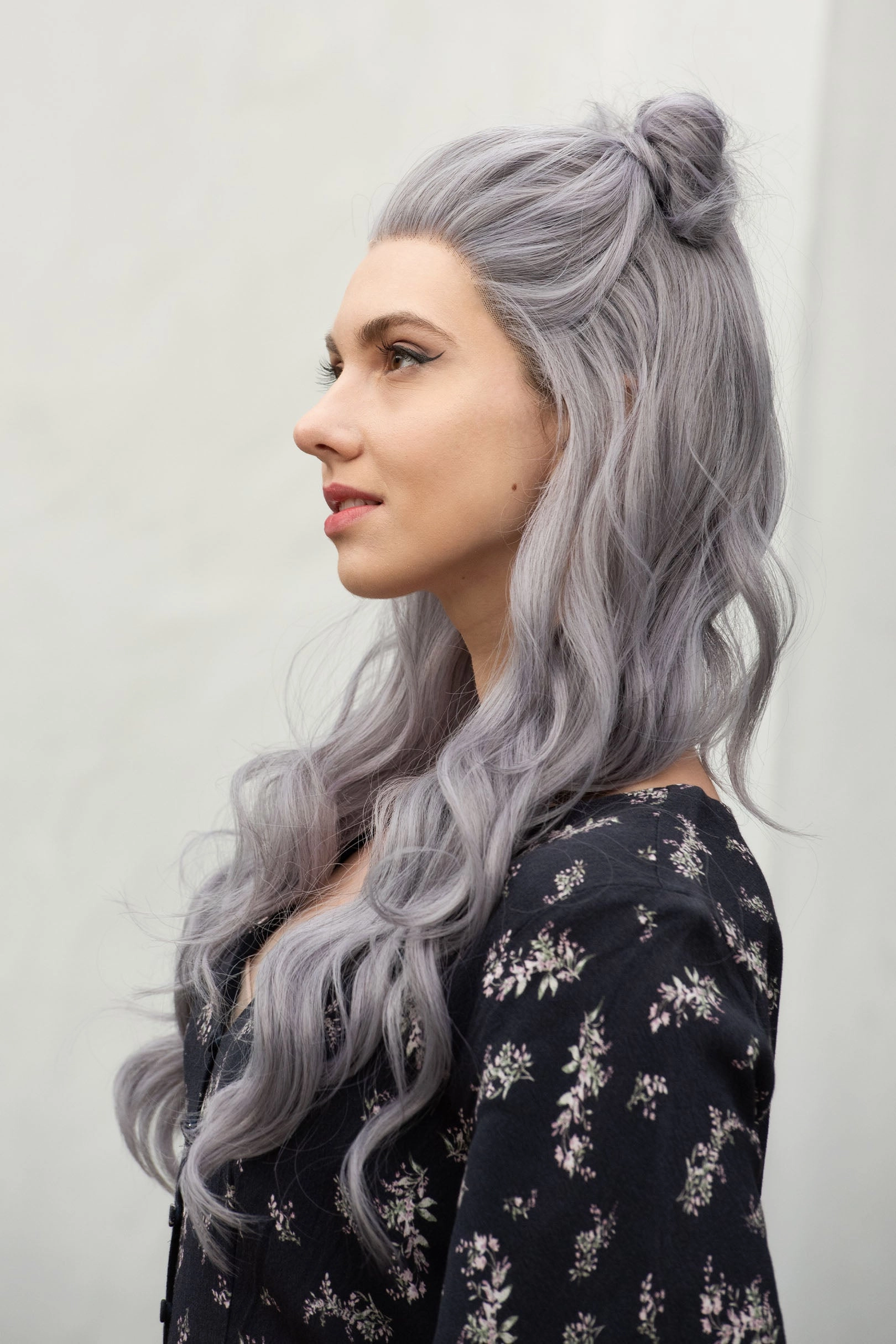 Kardashian Silver Lace Front Wavy Wig