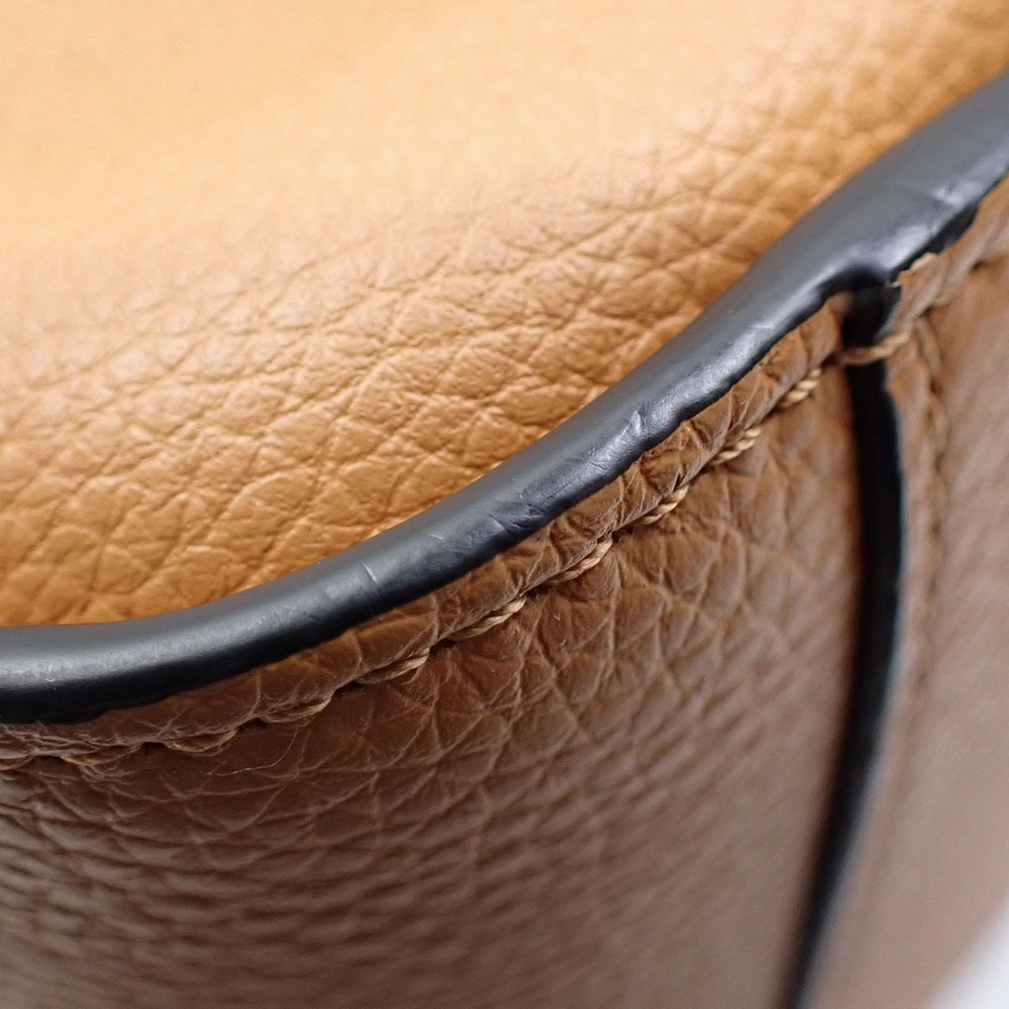 Loewe Leather Handbag (Pre-Owned)