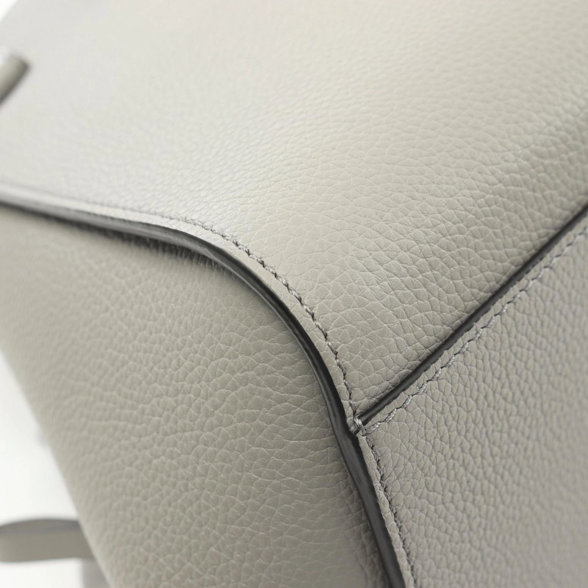 Loewe Leather Handbag (Pre-Owned)