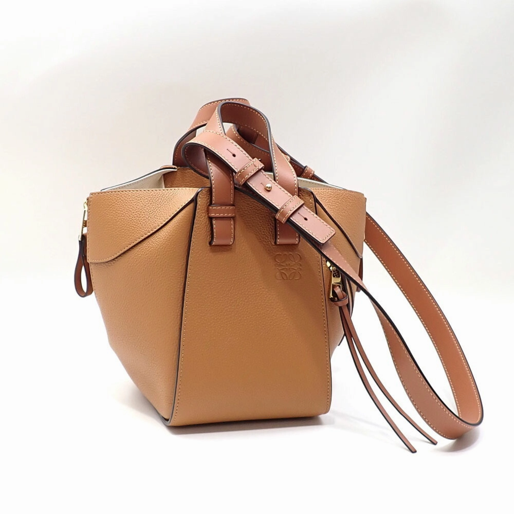 Loewe Leather Handbag (Pre-Owned)