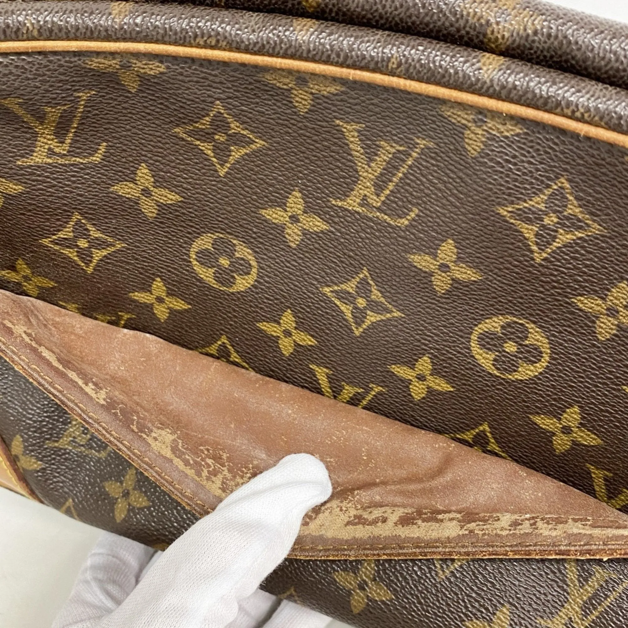 Louis Vuitton Clutch Bag (Pre-Owned)