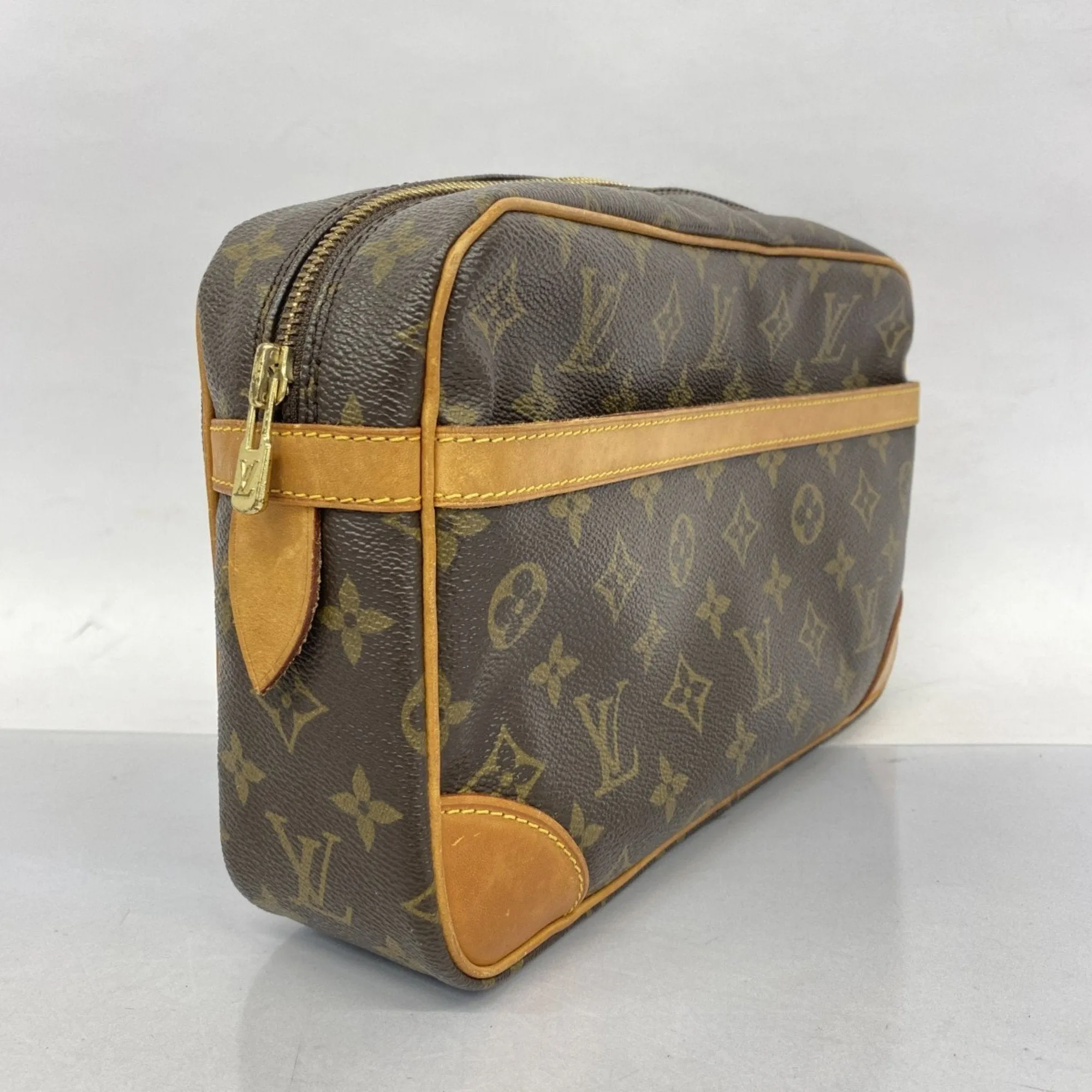 Louis Vuitton Clutch Bag (Pre-Owned)