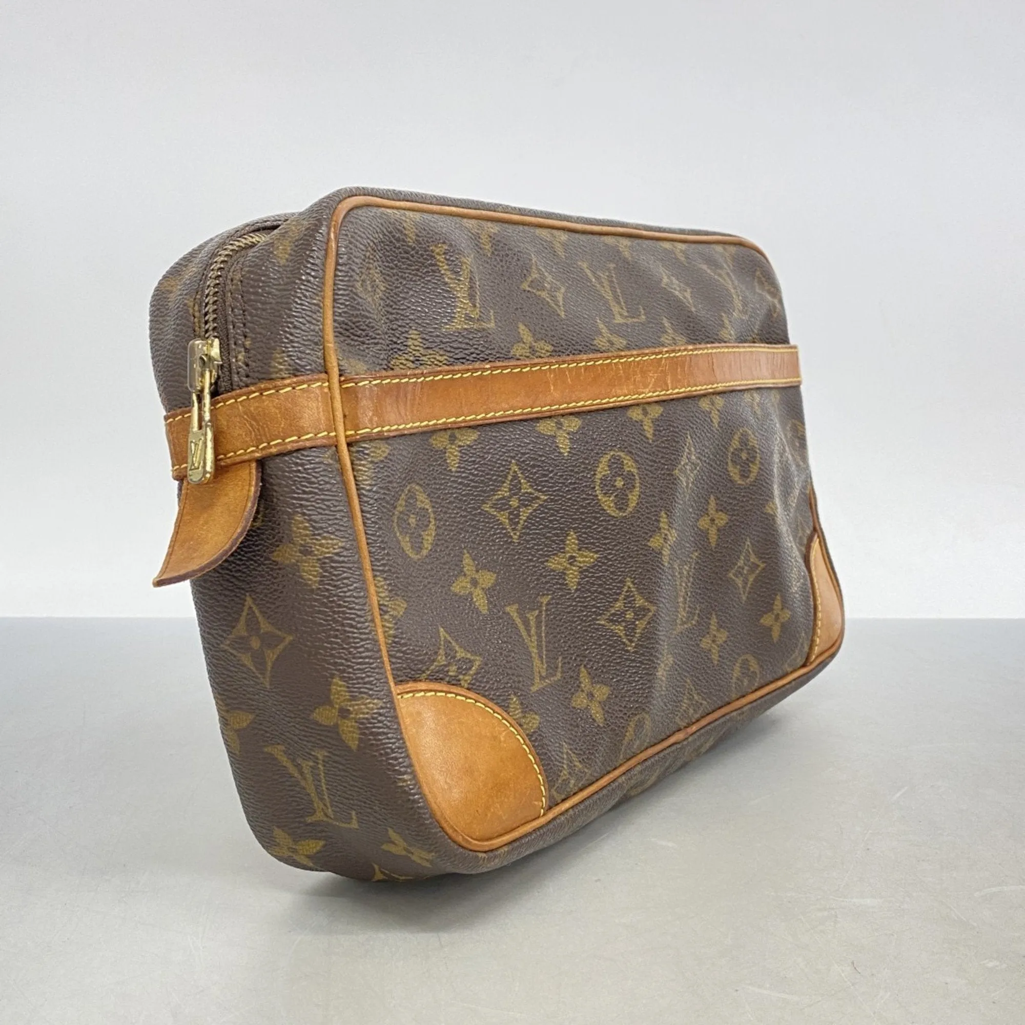 Louis Vuitton Clutch Bag (Pre-Owned)