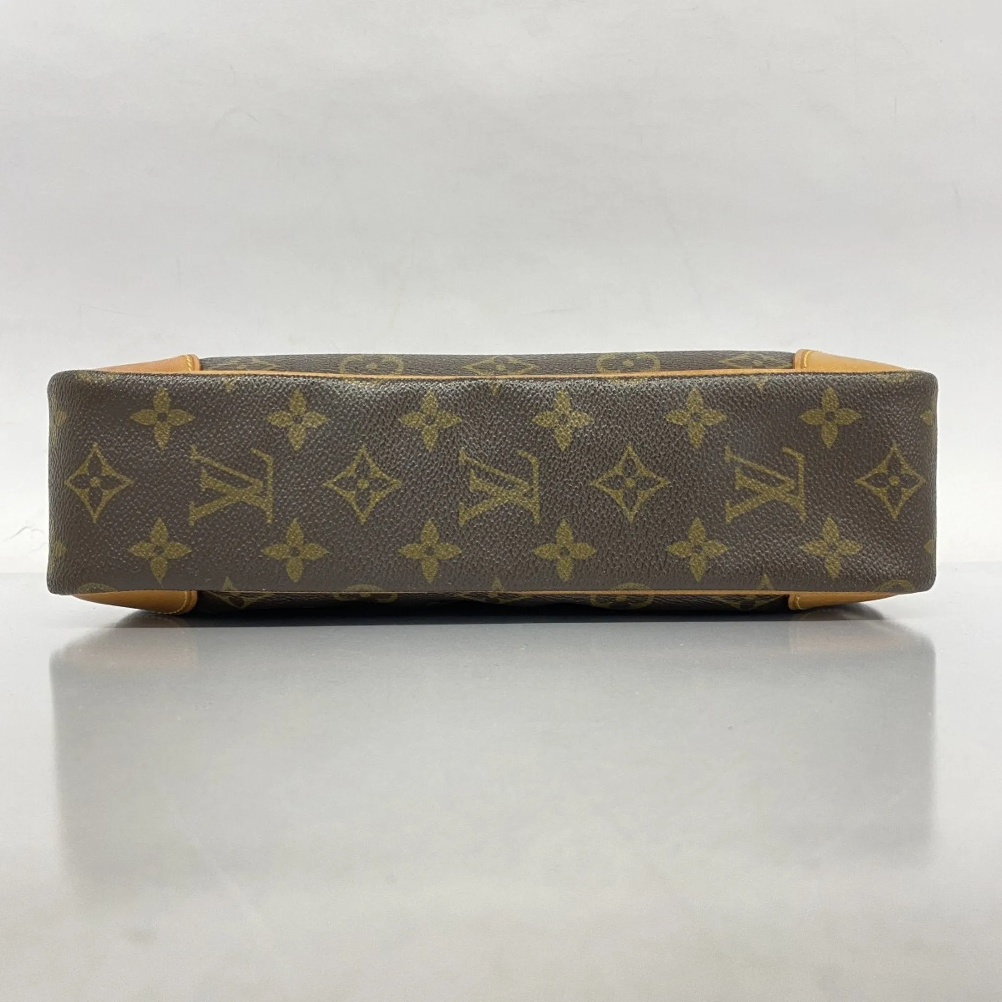 Louis Vuitton Clutch Bag (Pre-Owned)