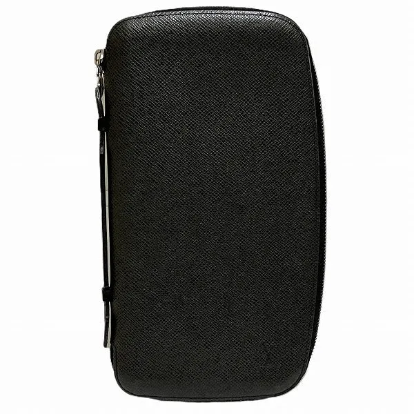 Louis Vuitton Taiga Organizer Atoll Clutch