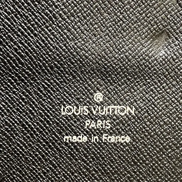 Louis Vuitton Taiga Organizer Atoll Clutch