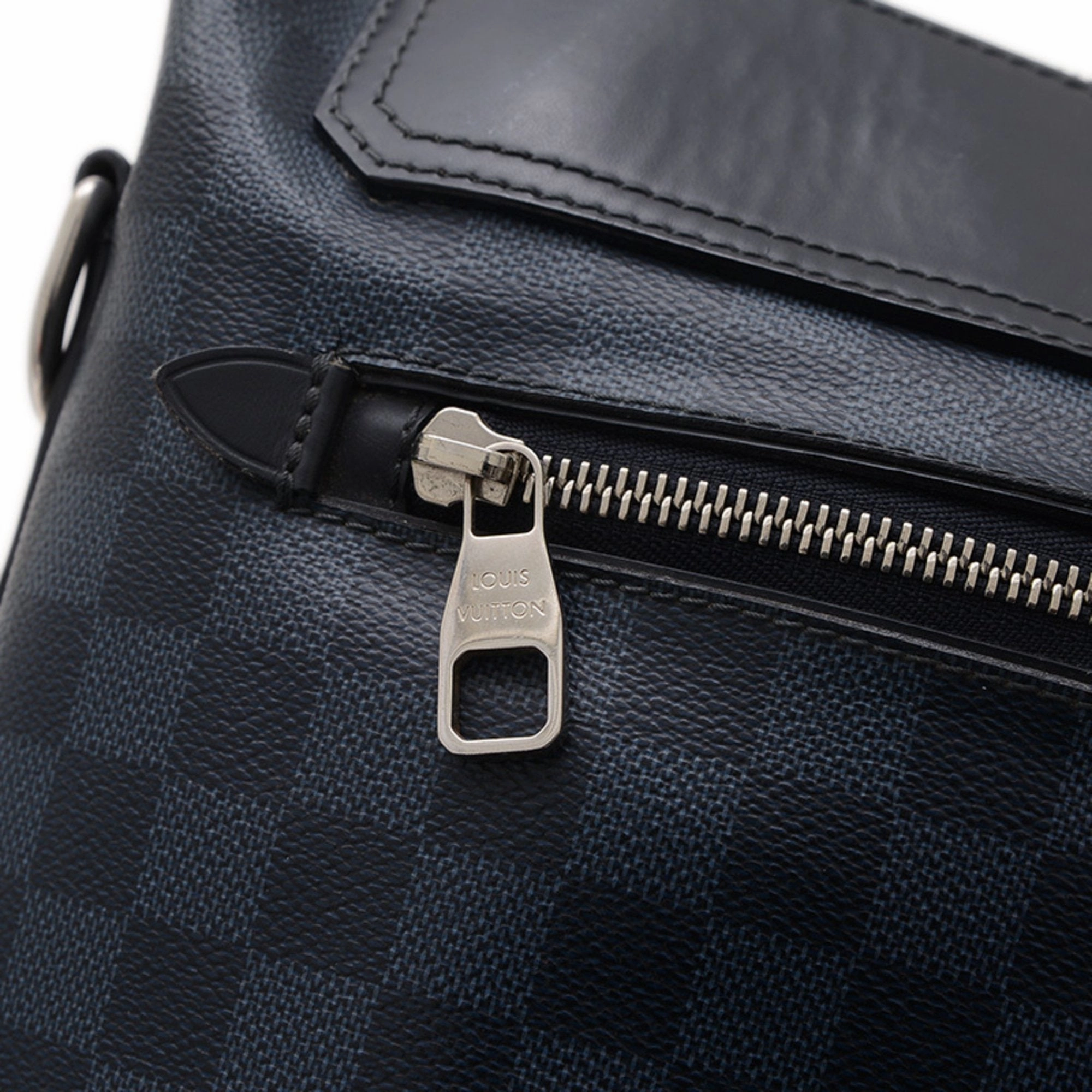 Louis Vuitton Canvas Messenger Bag (Pre-Owned)