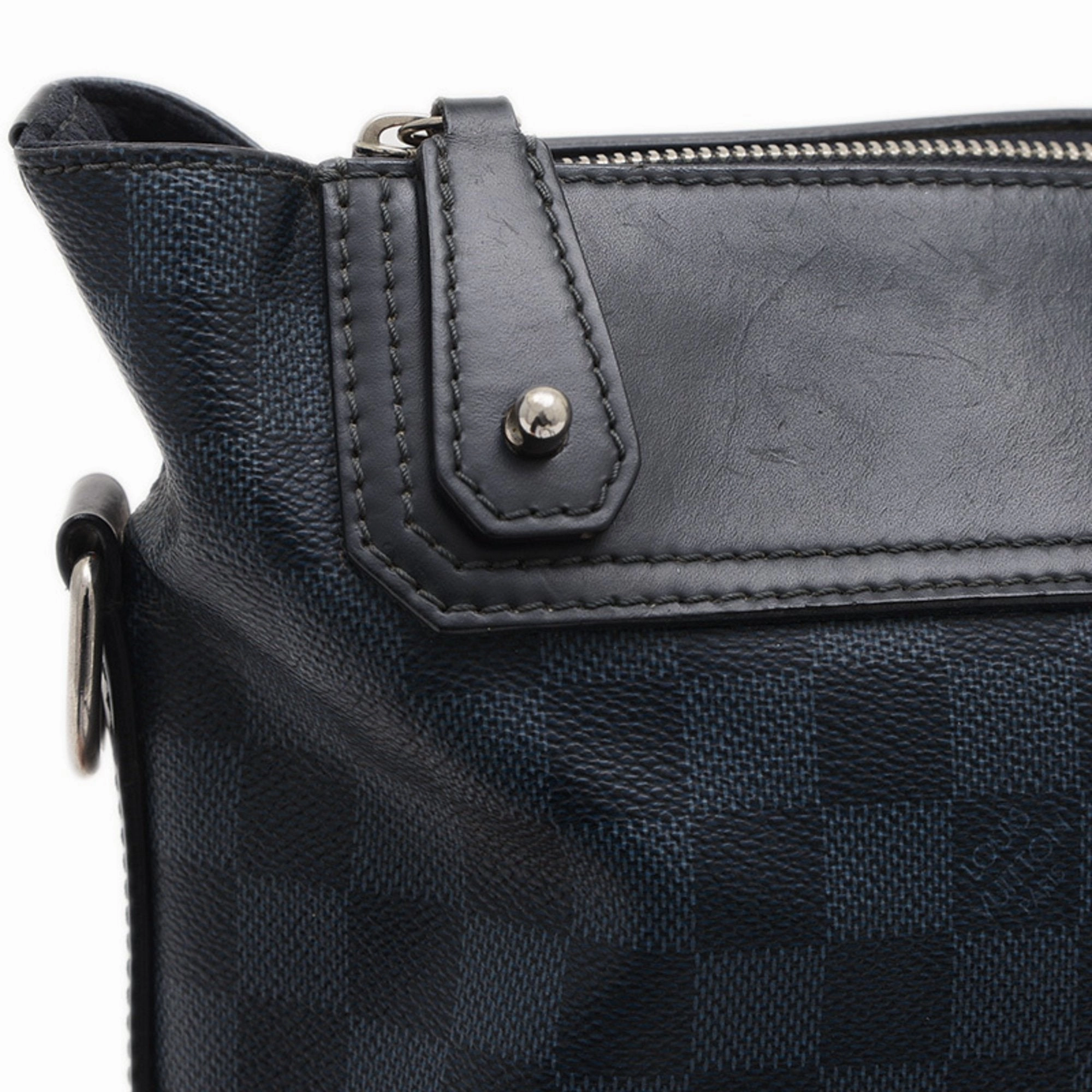 Louis Vuitton Canvas Messenger Bag (Pre-Owned)