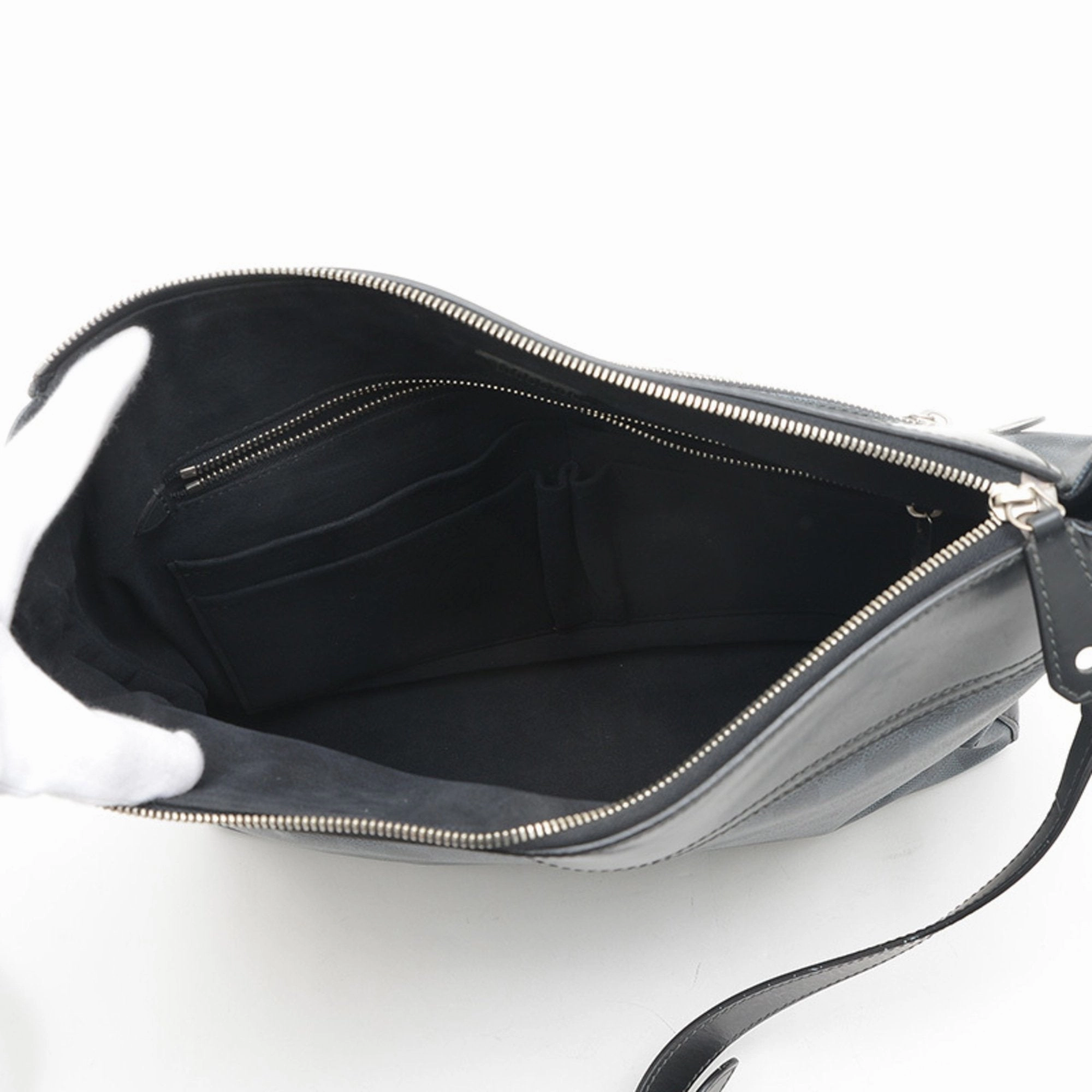 Louis Vuitton Canvas Messenger Bag (Pre-Owned)