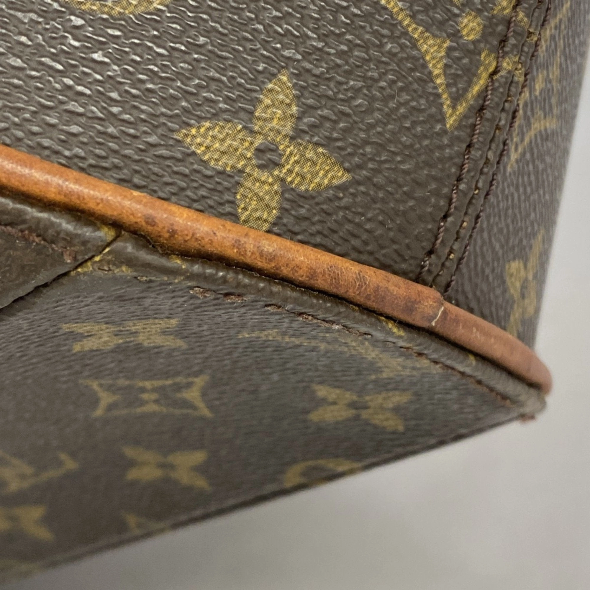 Louis Vuitton Handbag (Pre-Owned)