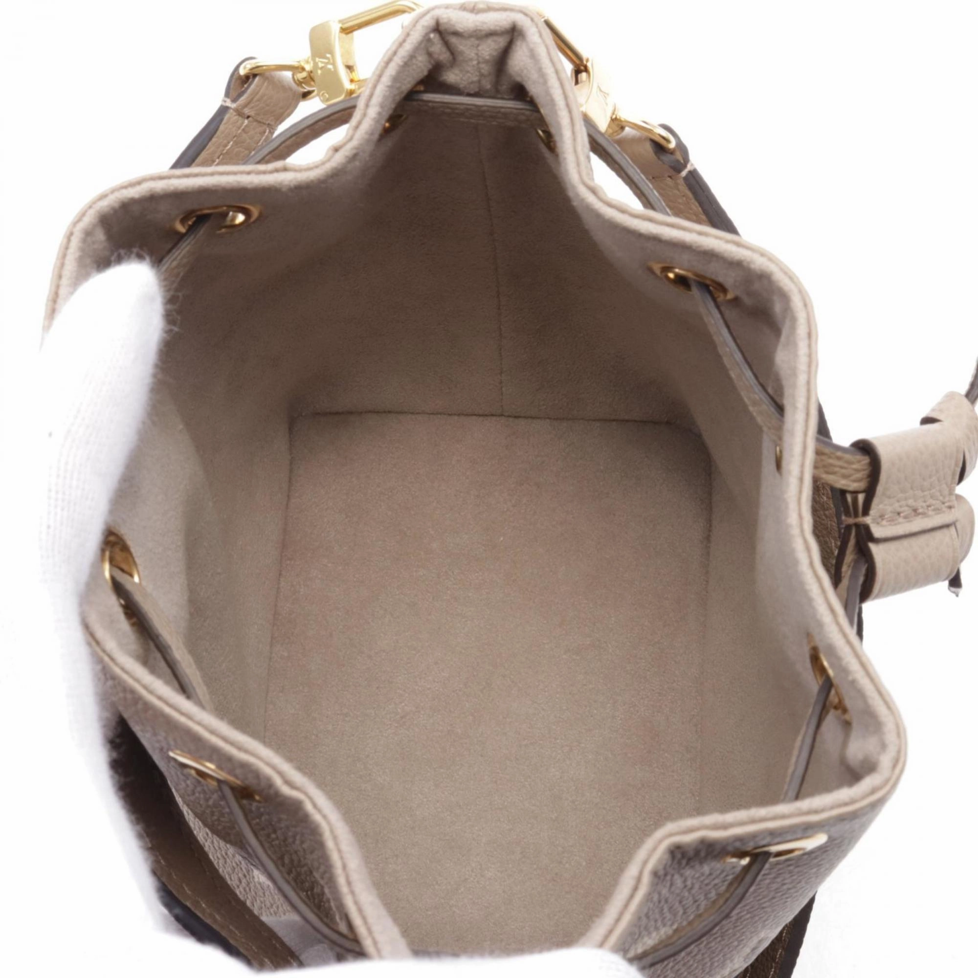 Louis Vuitton ivory Leather Handbag (Pre-Owned)