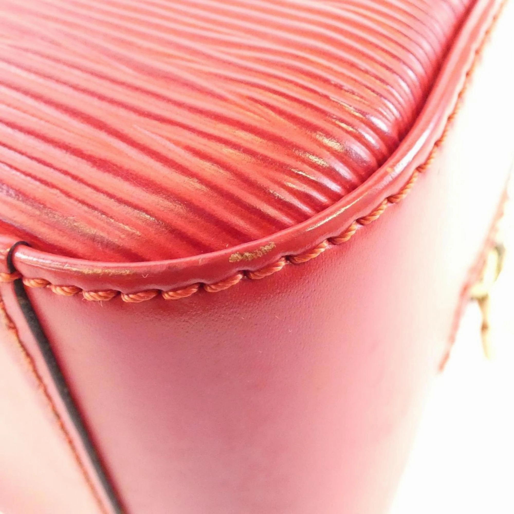 Louis Vuitton Leather Handbag (Pre-Owned)
