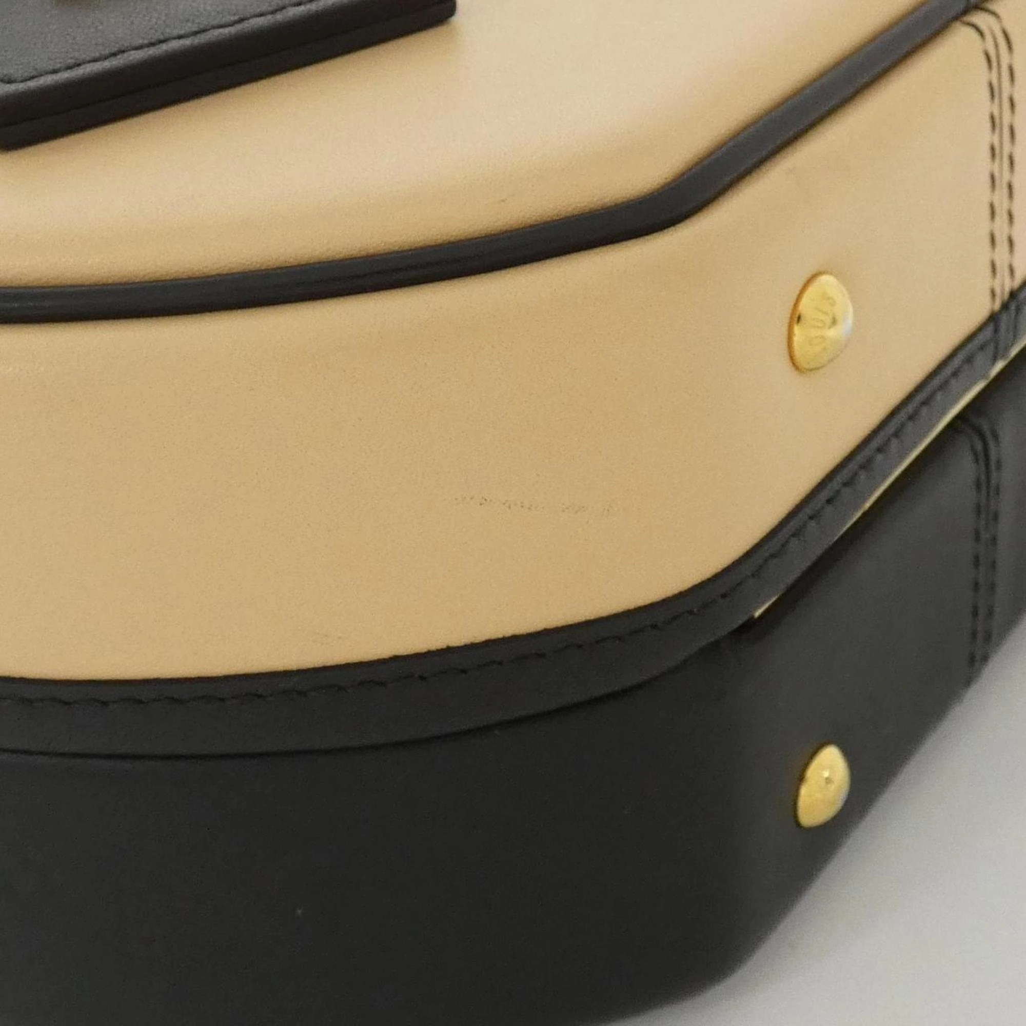 Louis Vuitton  Leather Handbag (Pre-Owned)