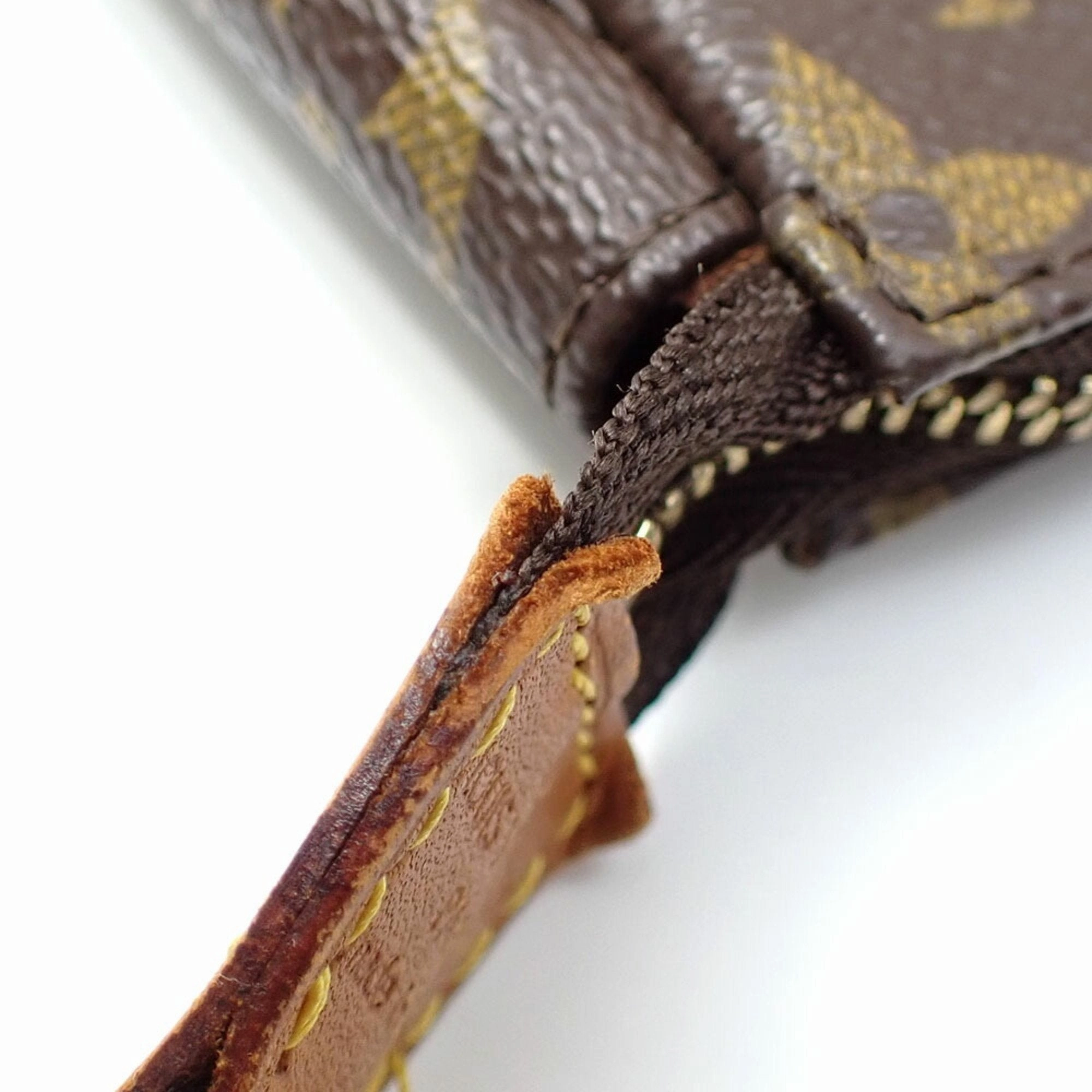 Louis Vuitton  Pochette Pouch (Pre-Owned)