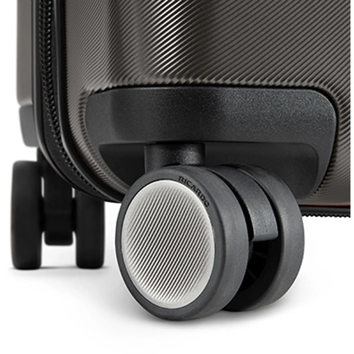 Ricardo Beverly Hills Montecito 2.0 Fast Access Carry On Spinner