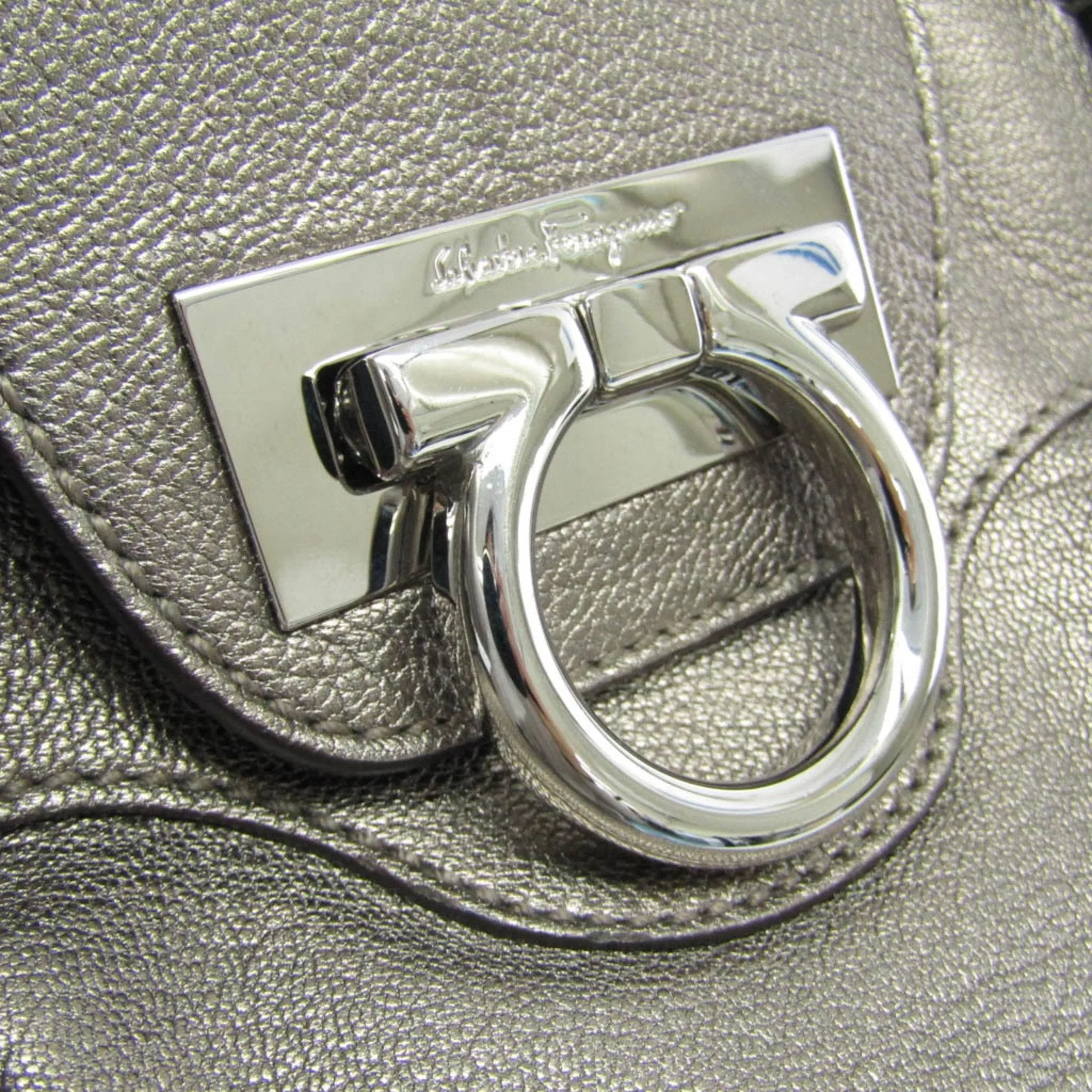 Salvatore Ferragamo Gancini  Leather Tote Bag (Pre-Owned)