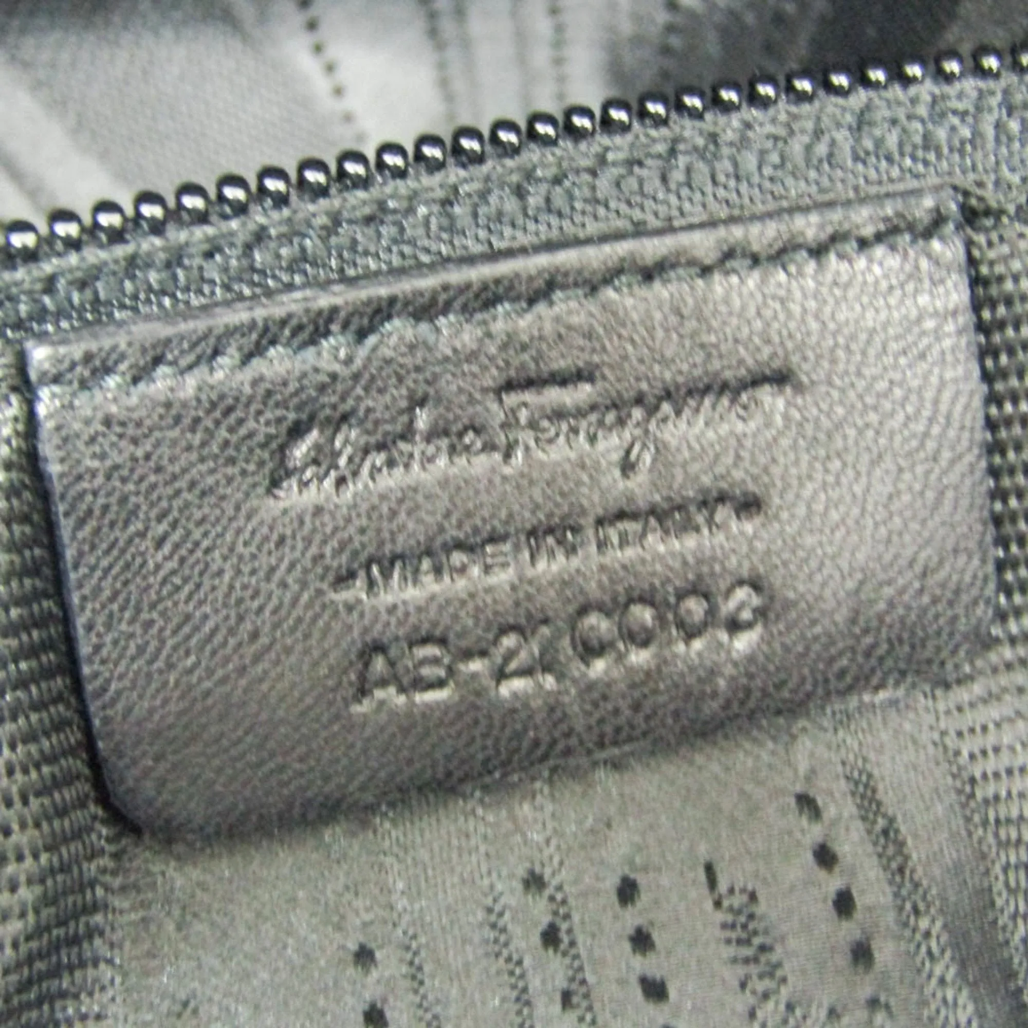 Salvatore Ferragamo Gancini  Leather Tote Bag (Pre-Owned)