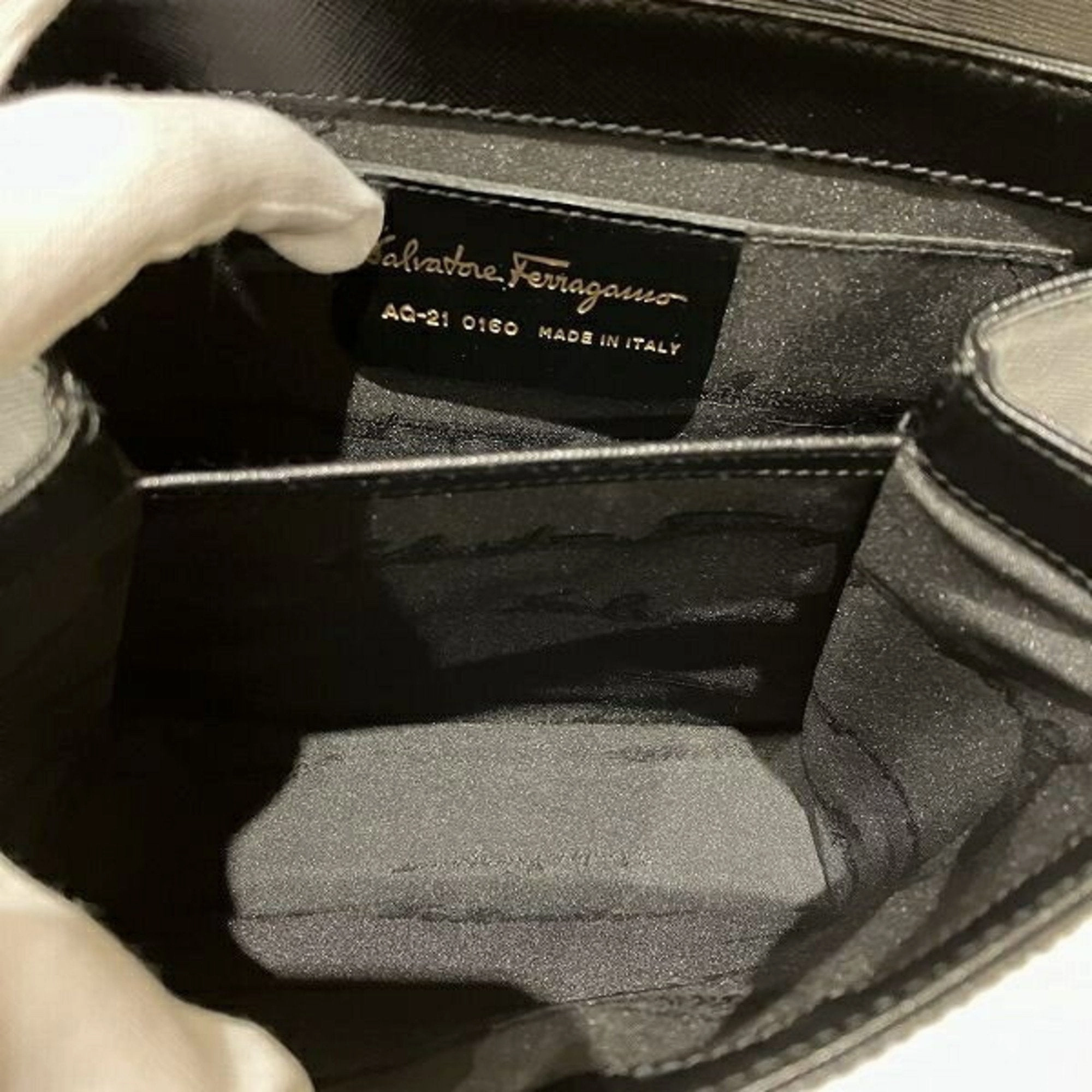 Salvatore Ferragamo  Leather Handbag (Pre-Owned)