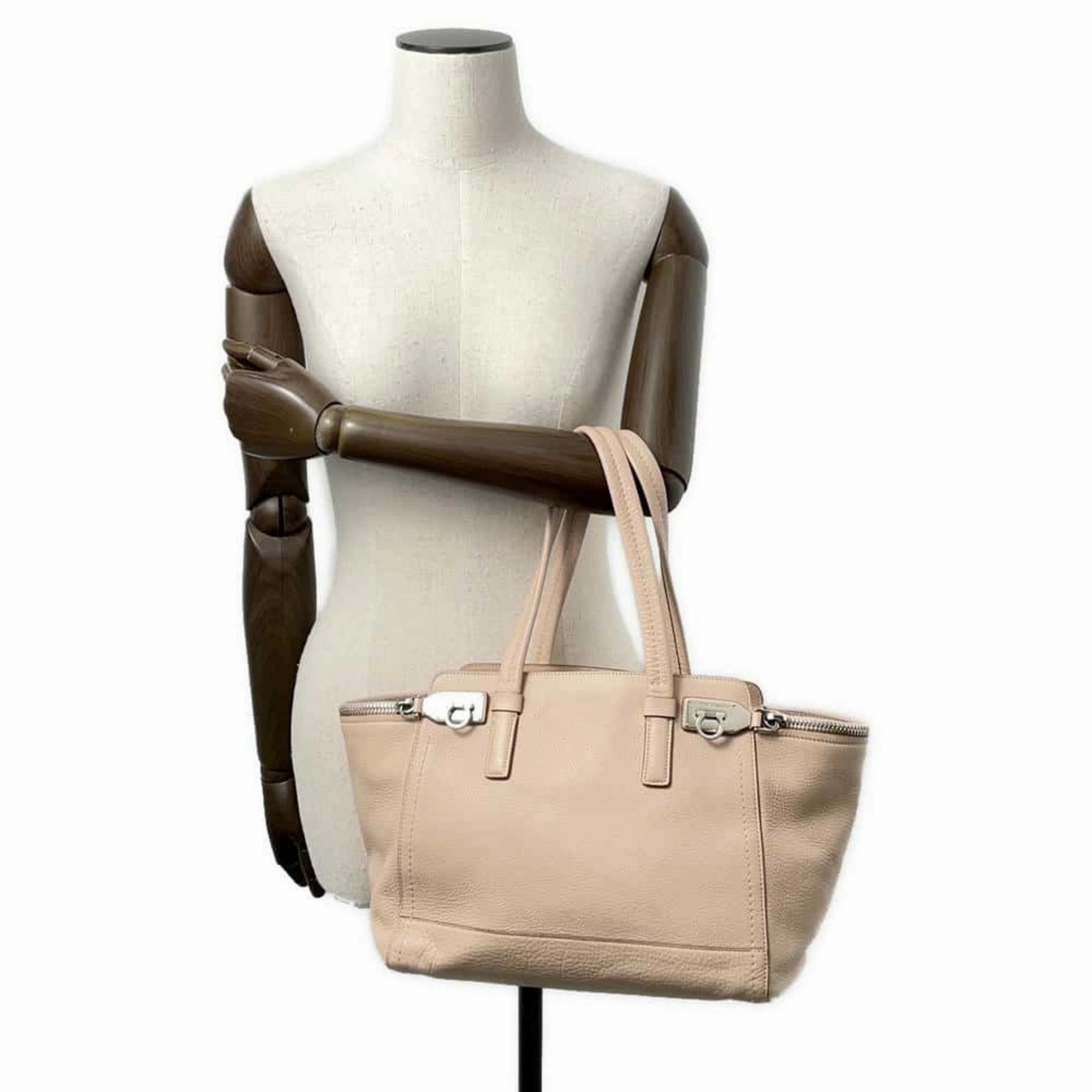 Salvatore Ferragamo Leather Handbag (Pre-Owned)