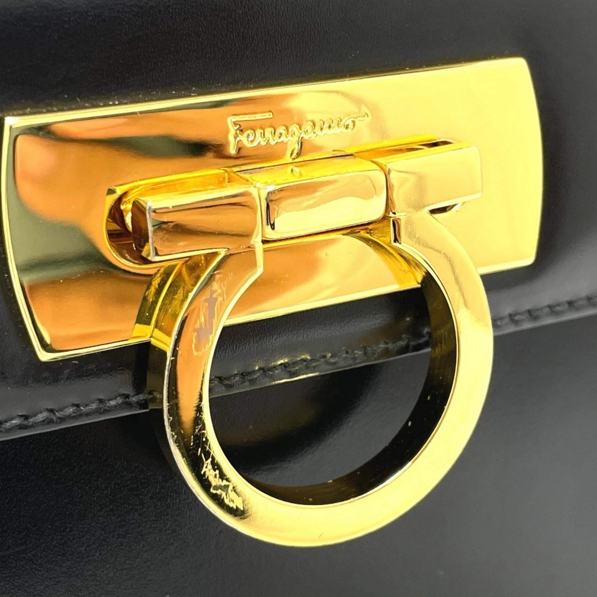 Salvatore Ferragamo  Leather Handbag (Pre-Owned)