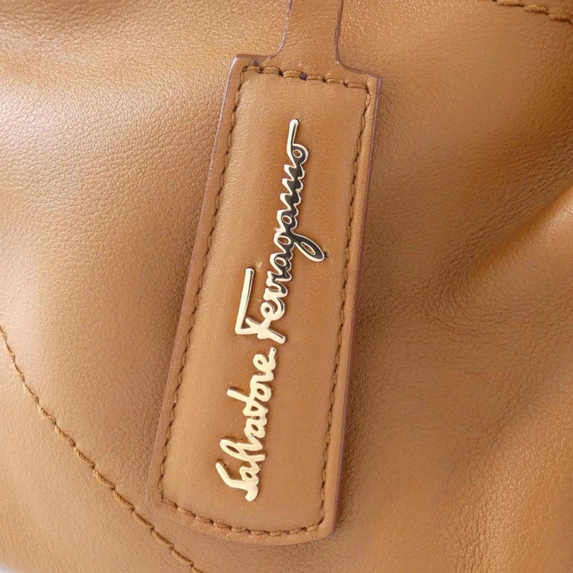 Salvatore Ferragamo Leather Handbag (Pre-Owned)